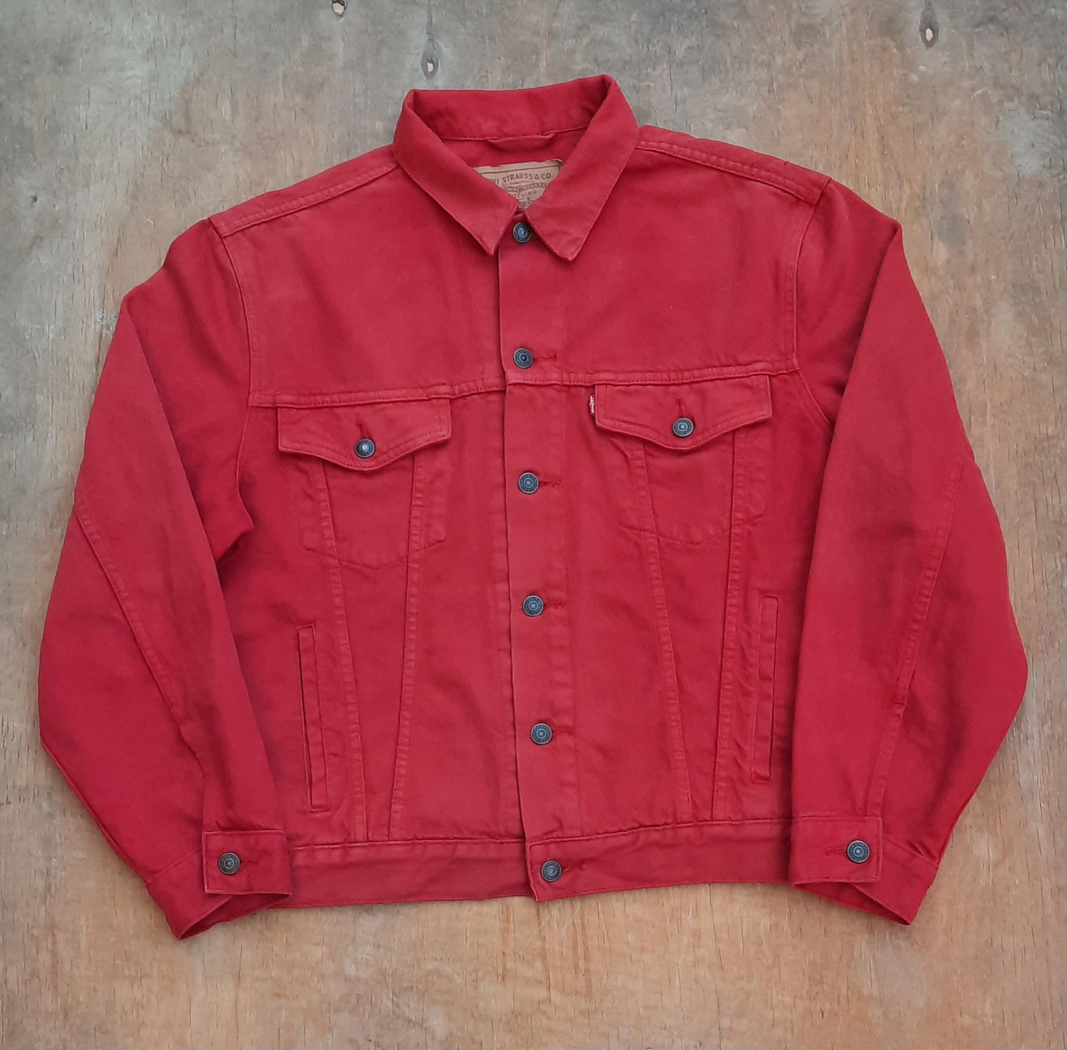 Rare 90s vintage red Levi's trucker jacket classic fit