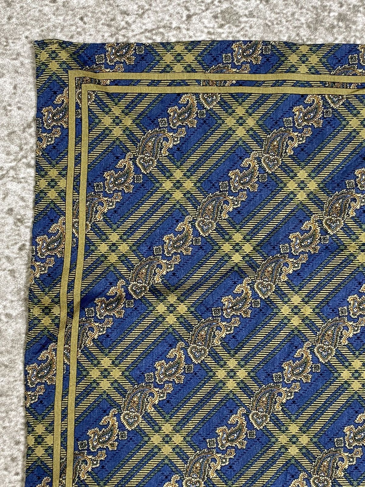Yves Saint Laurent Yves Saint Laurent Handkerchief / Bandana / Neckerchief Size ONE SIZE - 5 Thumbnail