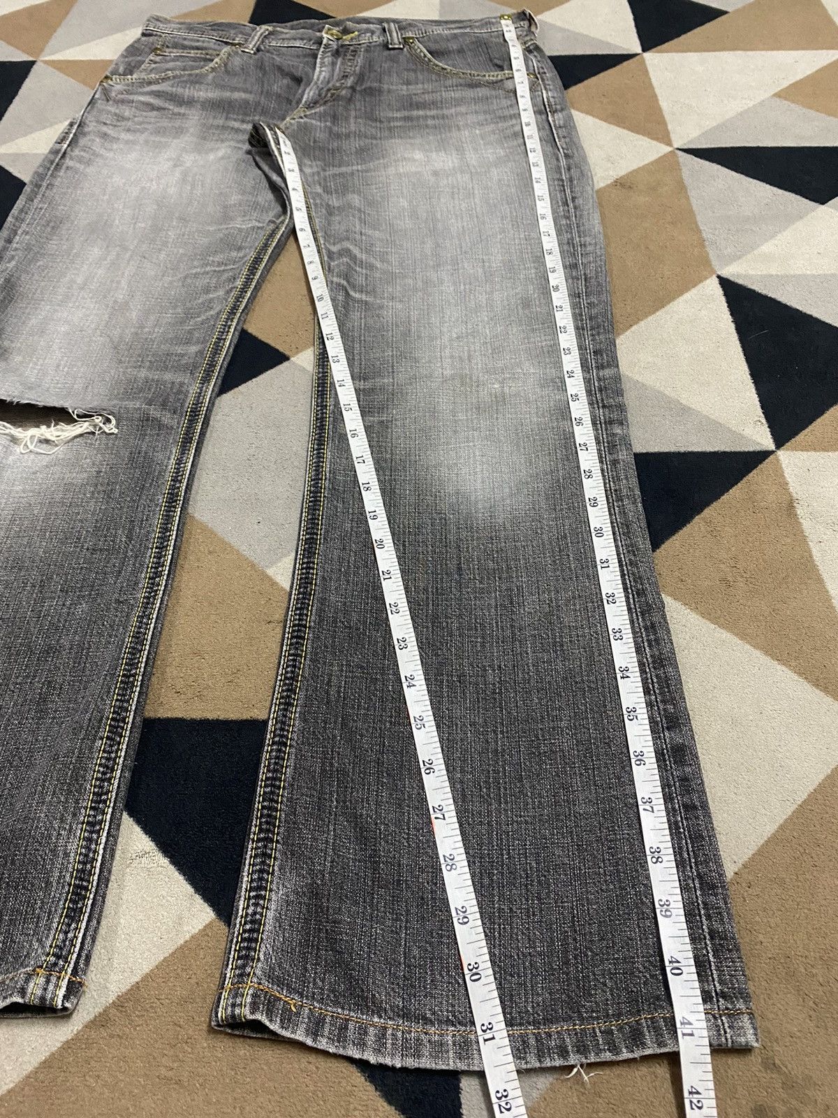 Japanese Brand Vintage Wrangler Black Denim Distressed Wide Leg Jeans Size US 35 - 14 Thumbnail