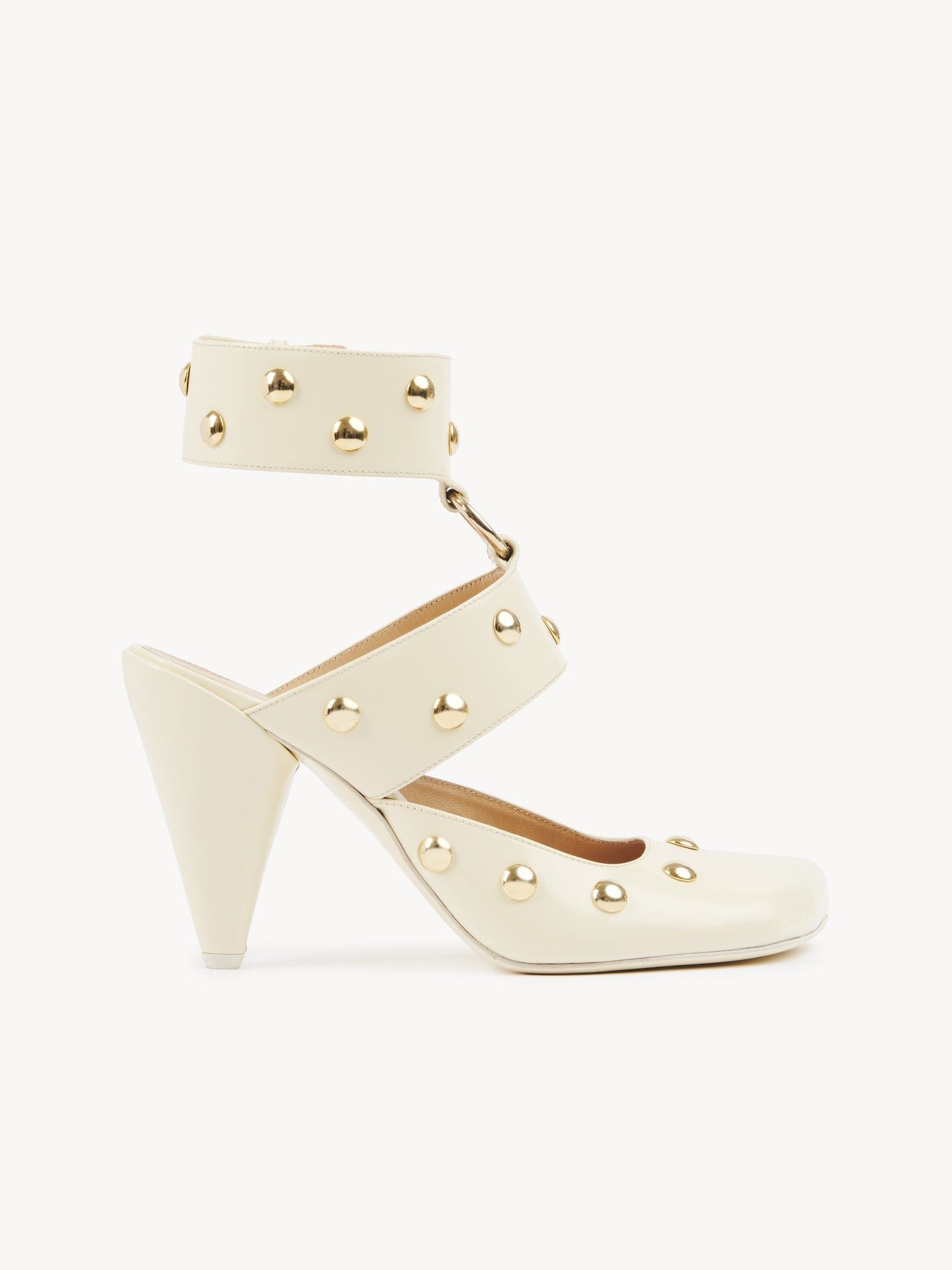 o1loc1c11025 Jade Pumps in Eggshell