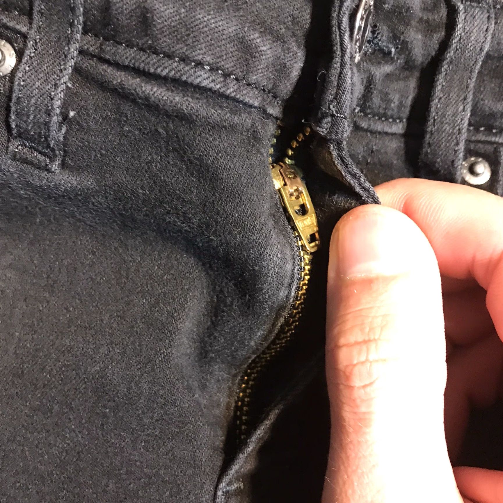 Levi's Levis Classic Cuffed Denim Black Cut Off Shorts Raw Hem Zip Fly Womens Tag 24 Regular 5-Pocket Denim Vintage No 90s Theme Women Size 42" / US 20 - 4 Thumbnail