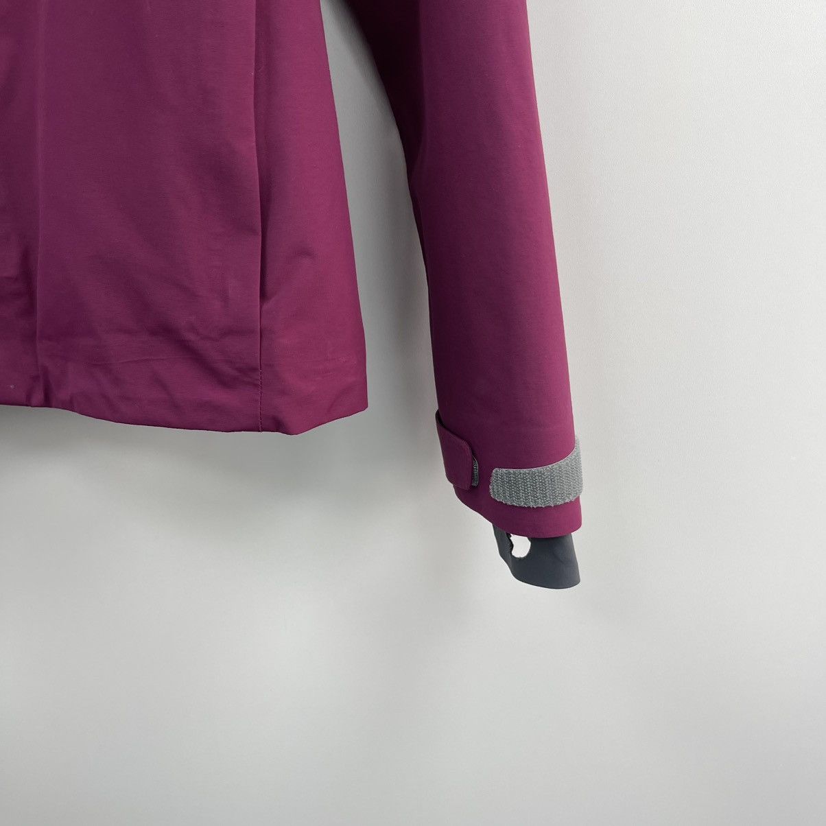 Norrona Norrona Narvik Gore-Tex 2L Ski Jacket Magentic Women’s GTX Size XS / US 0-2 / IT 36-38 - 4 Thumbnail