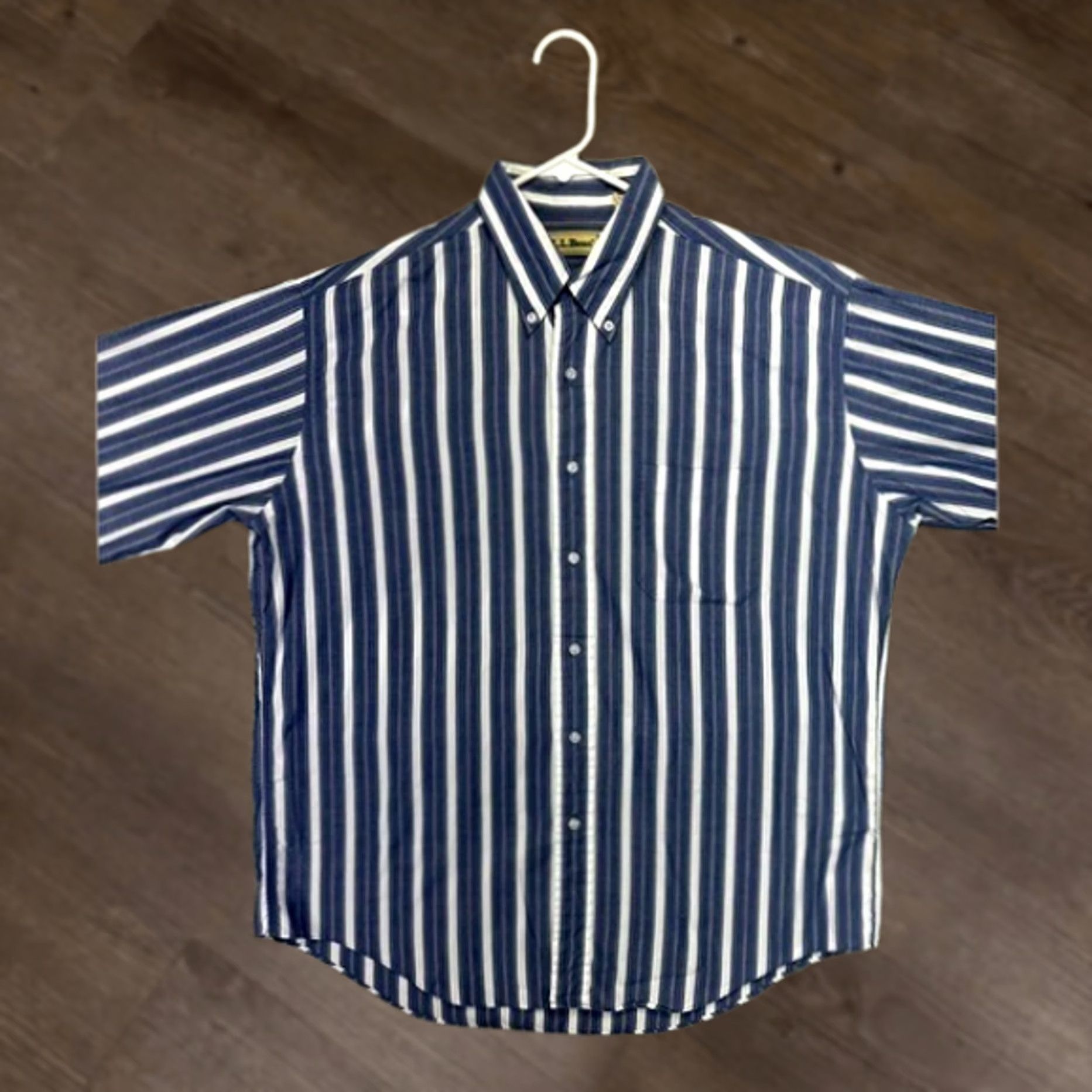 Vintage L.L. Bean Shirt Mens Large Blue White Striped Button-Down Pockets Short Sleeve Casual Size US L / EU 52-54 / 3 - 1 Thumbnail
