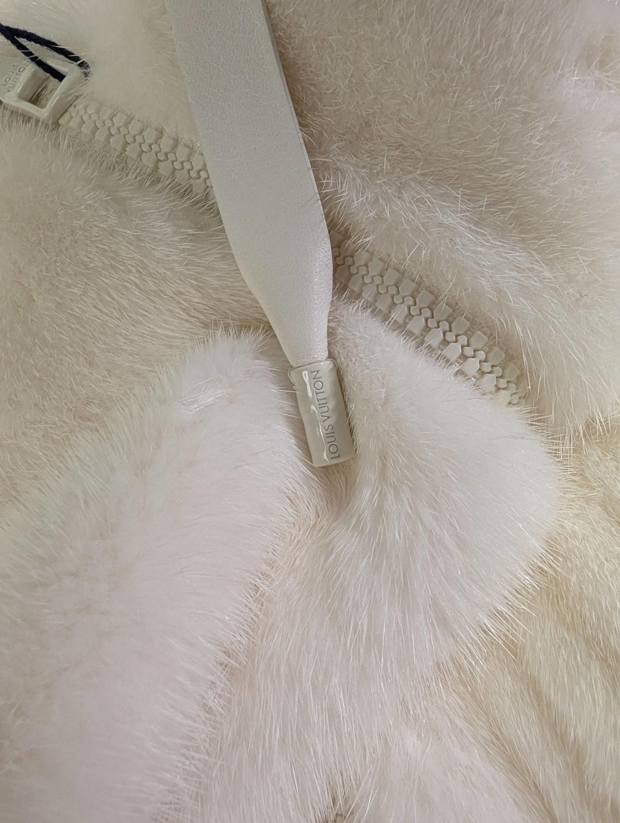 Louis Vuitton Louis Vuitton Mink Hoodie in White Size US XL / EU 56 / 4 - 6 Thumbnail
