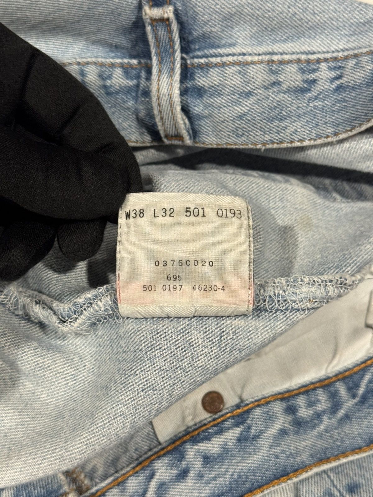 Levi's Vintage Clothing 1990s Vintage Levi’s Faded Distressed Knee Blow Out Jeans 38 Size US 38 / EU 54 - 13 Thumbnail