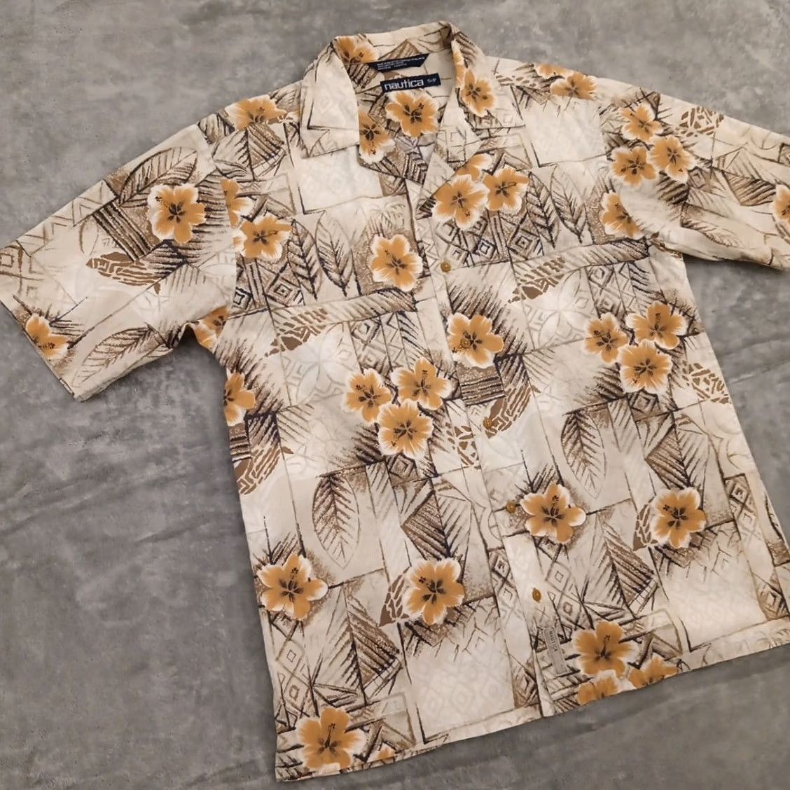 Nautica Nautica Hawaiian Shirt Mens Small Beige Floral Short Sleeve Button Up Cotton Size US S / EU 44-46 / 1 - 4 Thumbnail