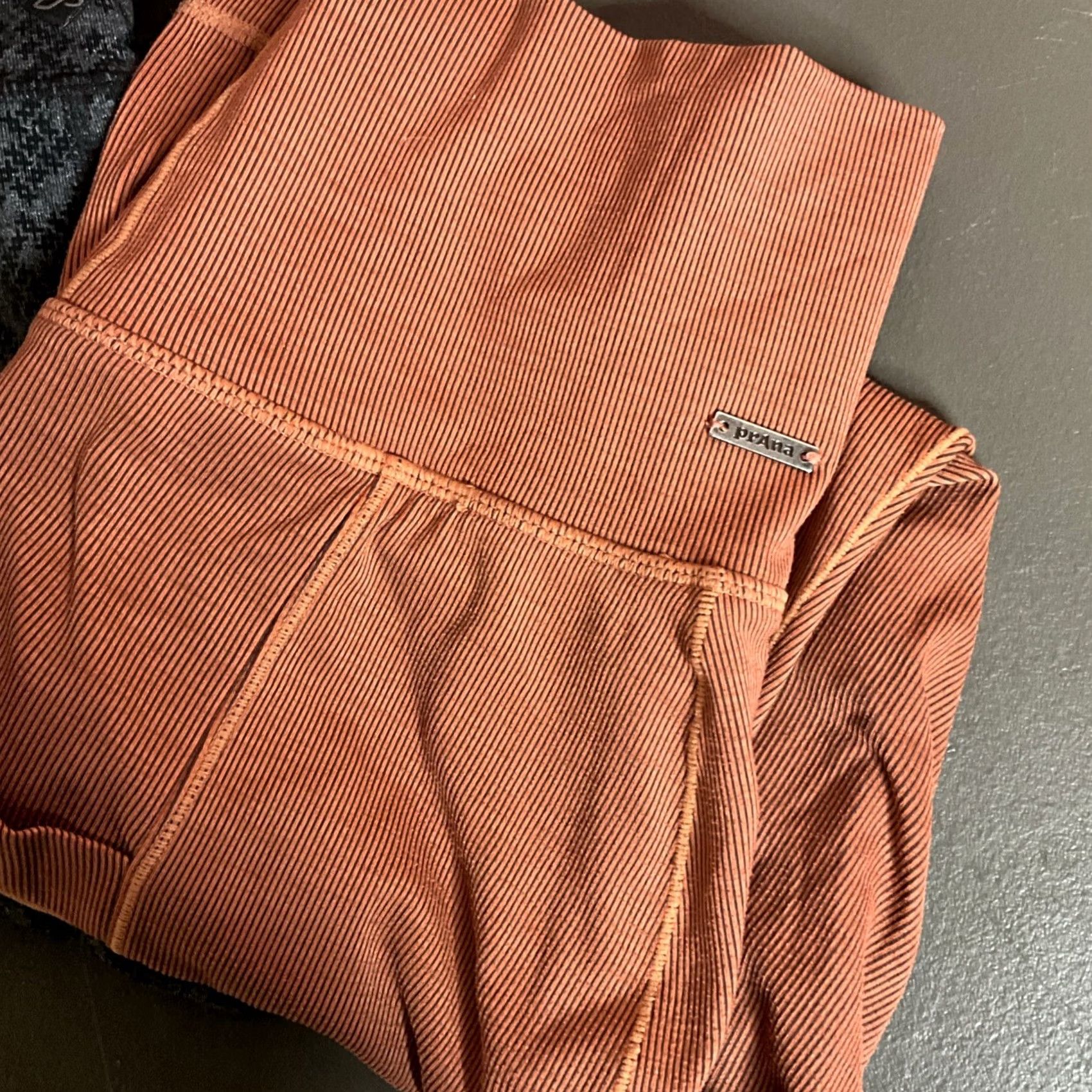 Prana VINTAGE Prana Leggings Womens XS Lot of 3 Athletic Running Workout Yoga Black Gray Short Ankle Stretch Womens Size 26" / US 2 / IT 38 - 4 Thumbnail