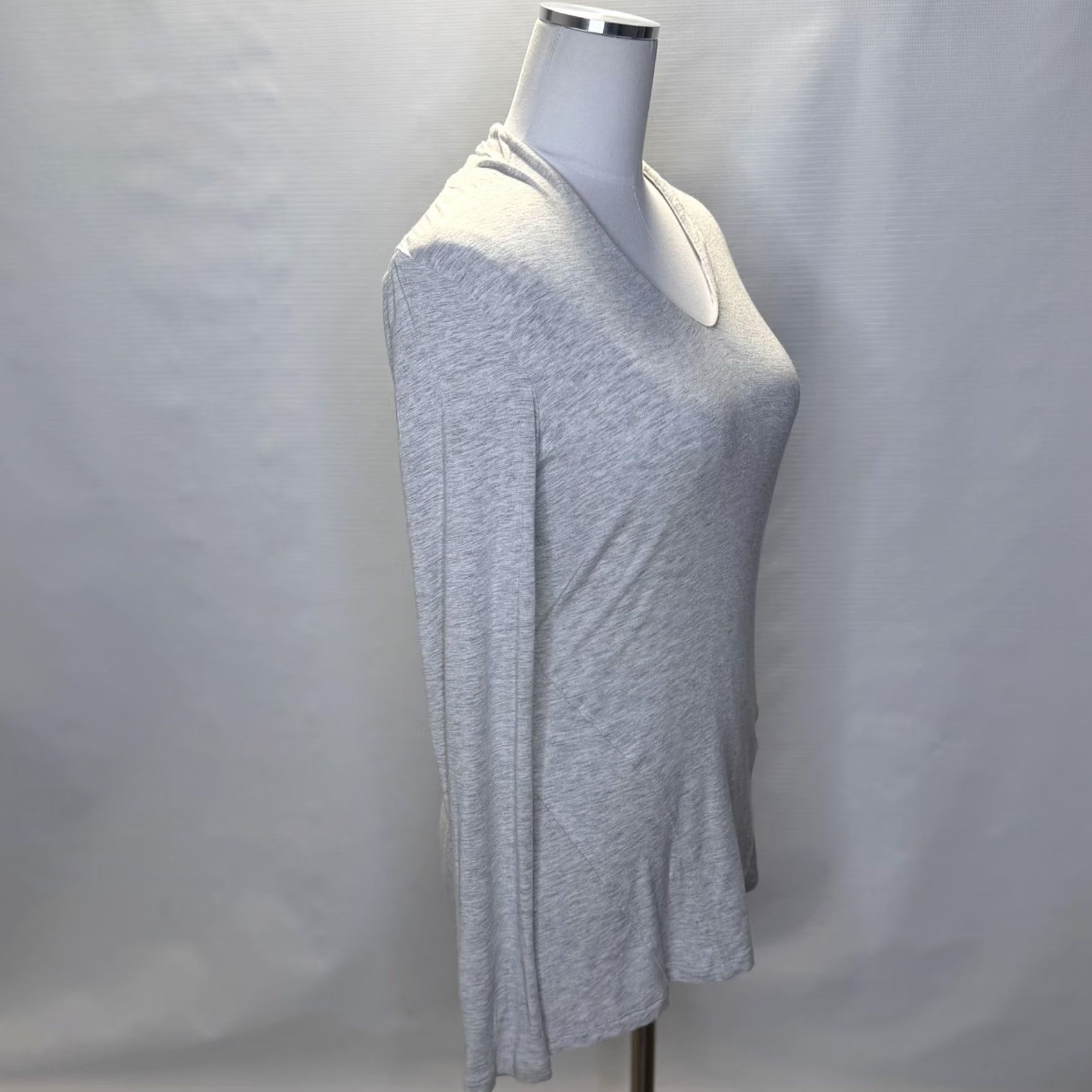 Vintage VINTAGE Black? Sundance Shirt Womens Small Gray Long Sleeve V-Neck Modal Spandex Casual Size S / US 4 / IT 40 - 2 Thumbnail