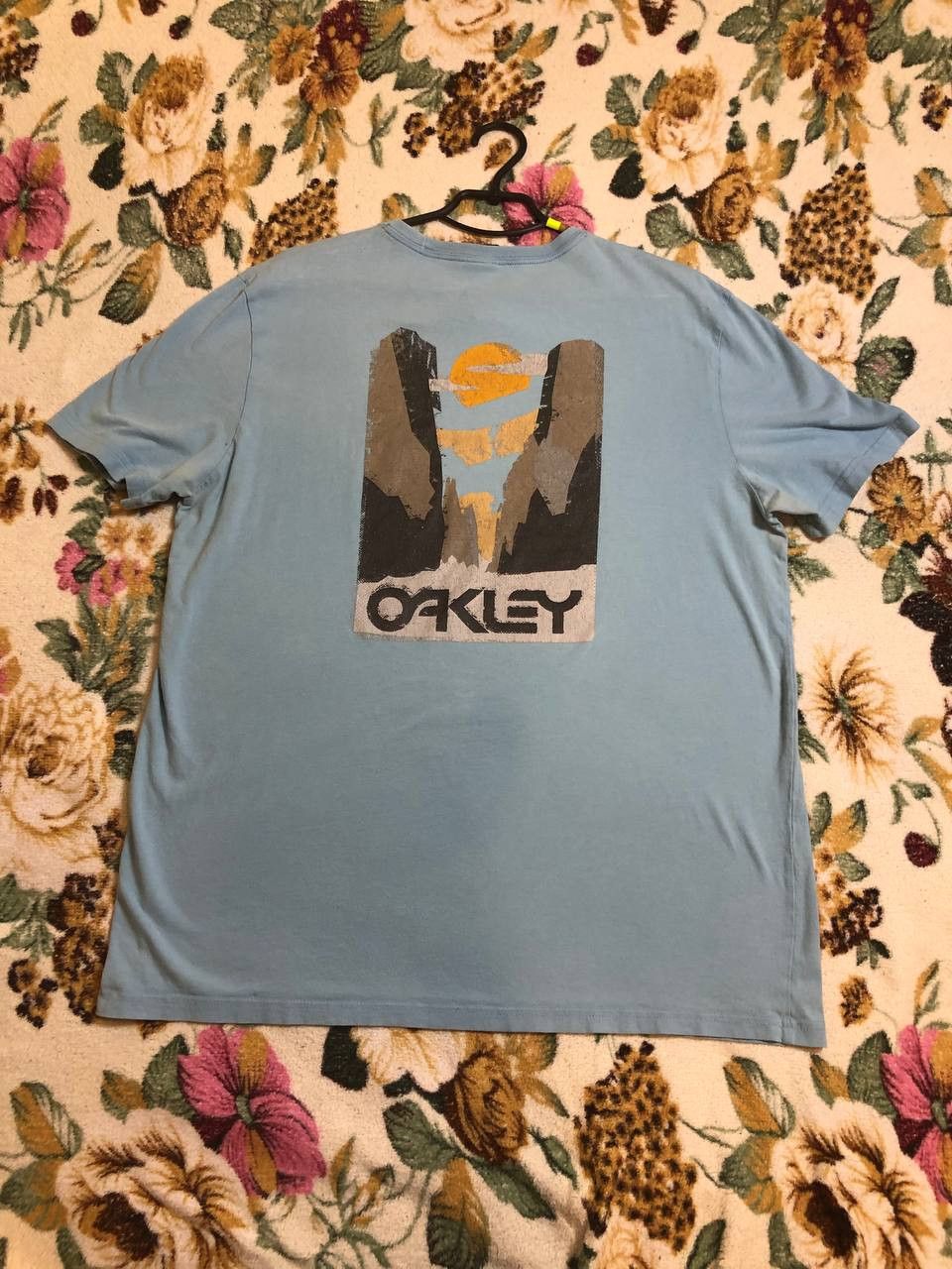 Oakley T-Shirt Size XL Oakley Y2K Vintage big print logo Size US XL / EU 56 / 4 - 1 Thumbnail