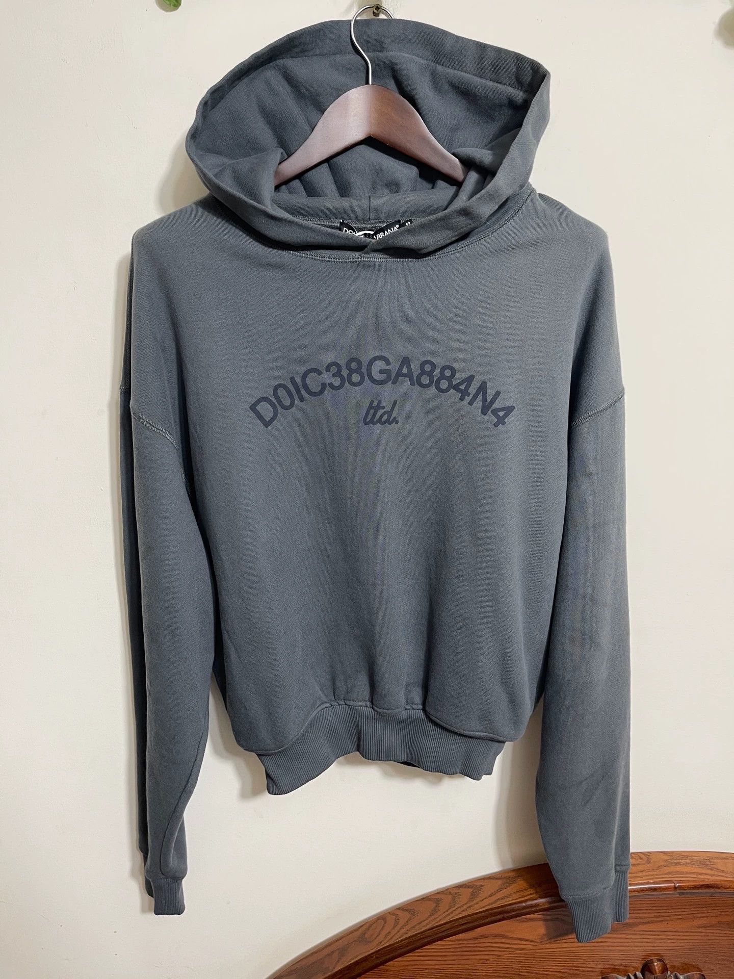 Dolce & Gabbana DG Dolce & Gabbana Dirty Wash Boxy Short Hoodie XS Size US XS / EU 42 / 0 - 1 Thumbnail