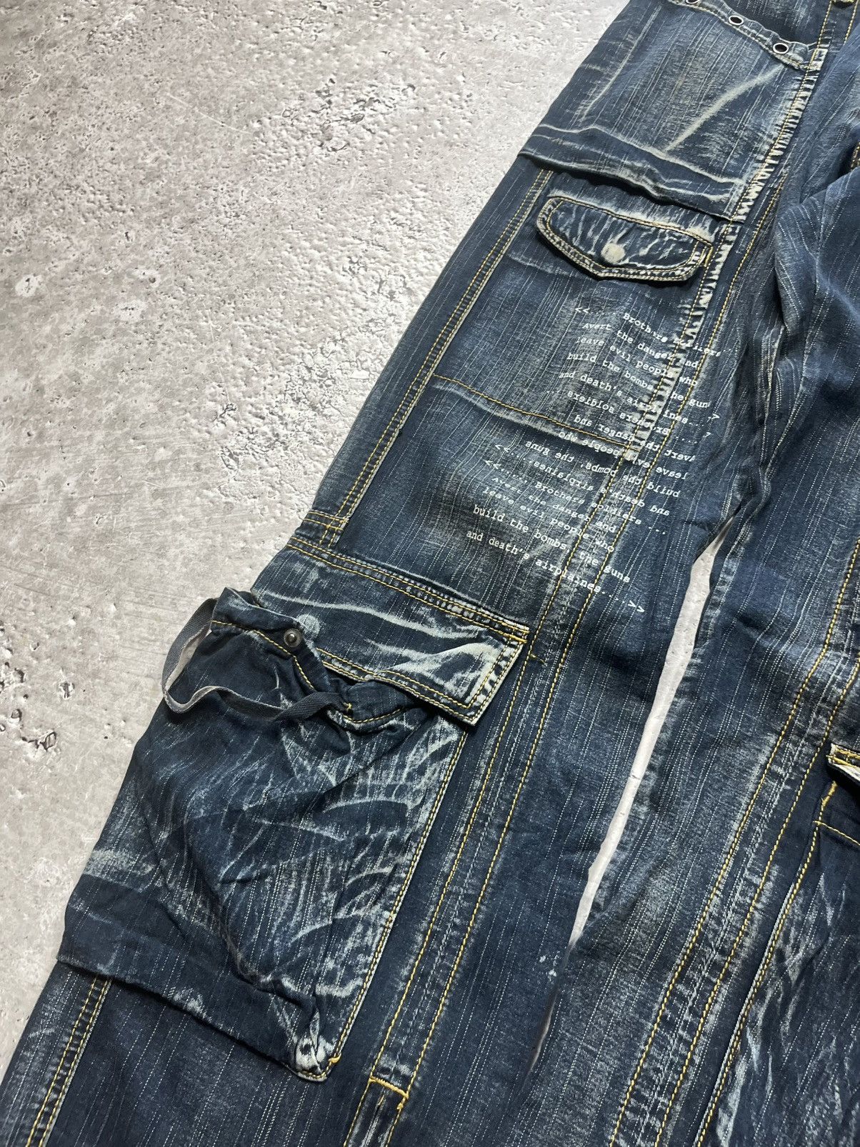 Japanese Brand × Vintage Baggy Avant-Garde Multi-Pocket Distressed Grunge Cargo Jeans Size US 31 - 7 Thumbnail