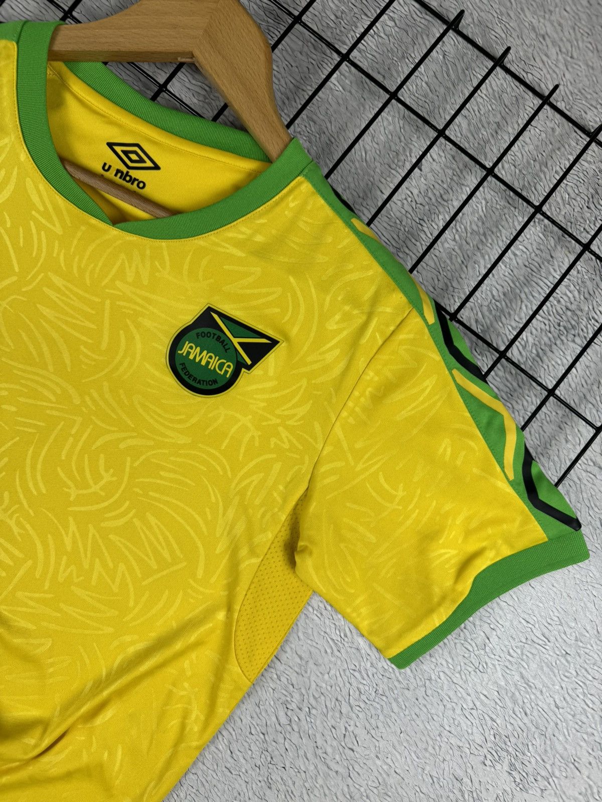 Umbro × Vintage Vintage Jamaica National Team 2018 Umbro Jersey Size US S / EU 44-46 / 1 - 5 Thumbnail