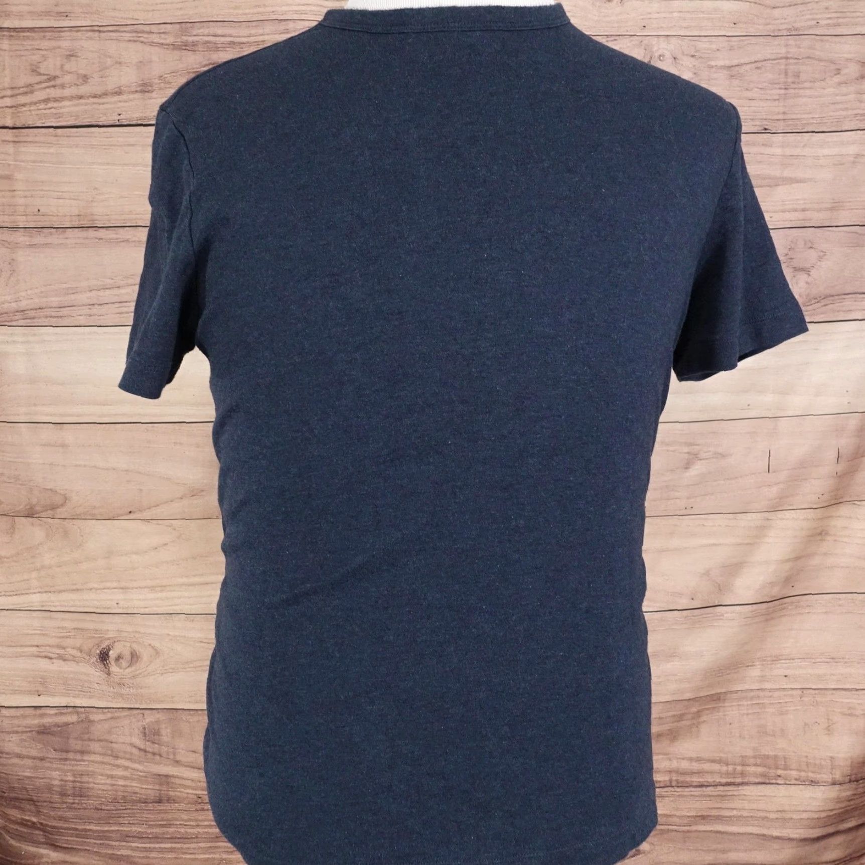 Banana Republic Banana Republic Shirt Large Blue Luxury Touch Performance Tee Crewneck Soft Mens Size US L / EU 52-54 / 3 - 3 Thumbnail