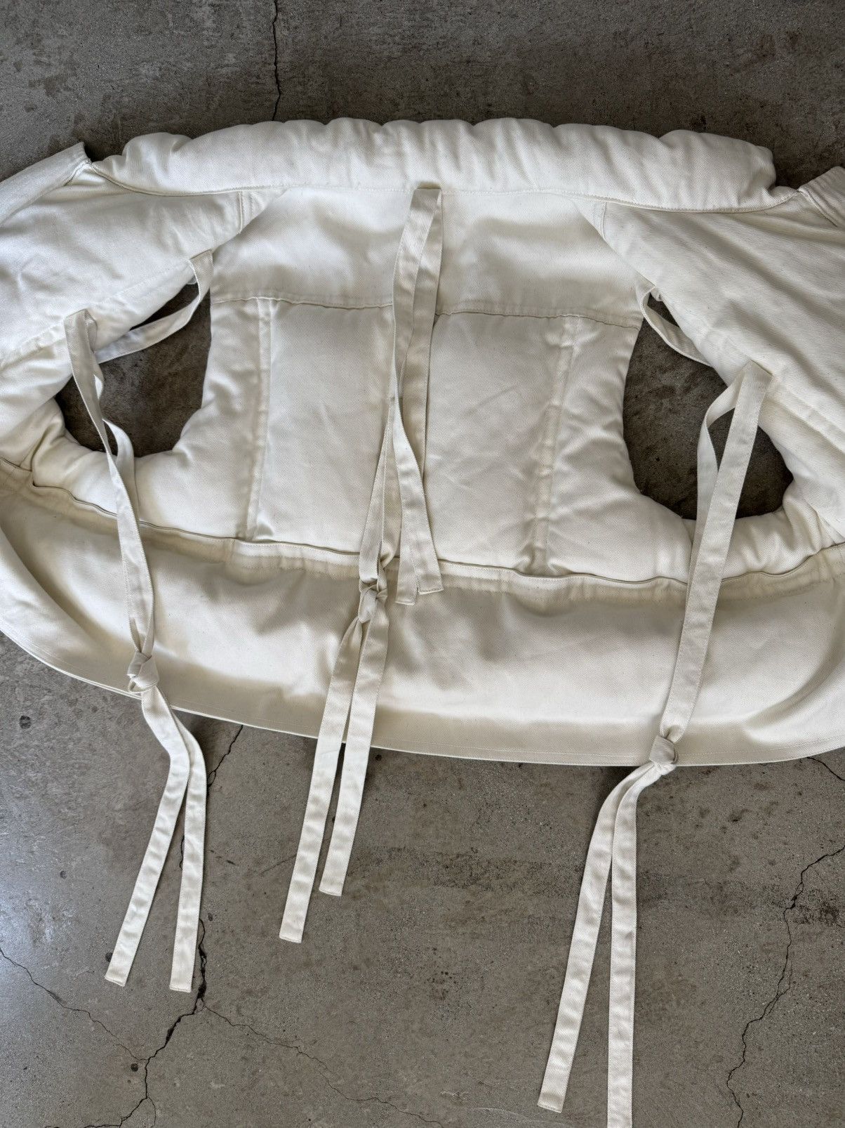 Kanye West × Yeezy YEEZY SEASON WYOMING ERA 1 OF 1 SAMPLE PUFFER BONDAGE VEST Size US L / EU 52-54 / 3 - 2 Thumbnail