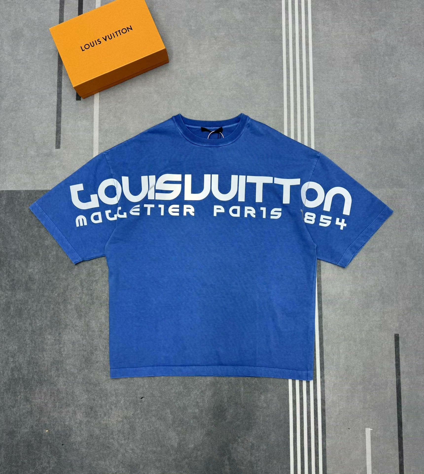 Louis Vuitton LV Oversized Loose T-Shirt Size US M / EU 48-50 / 2 - 1 Thumbnail