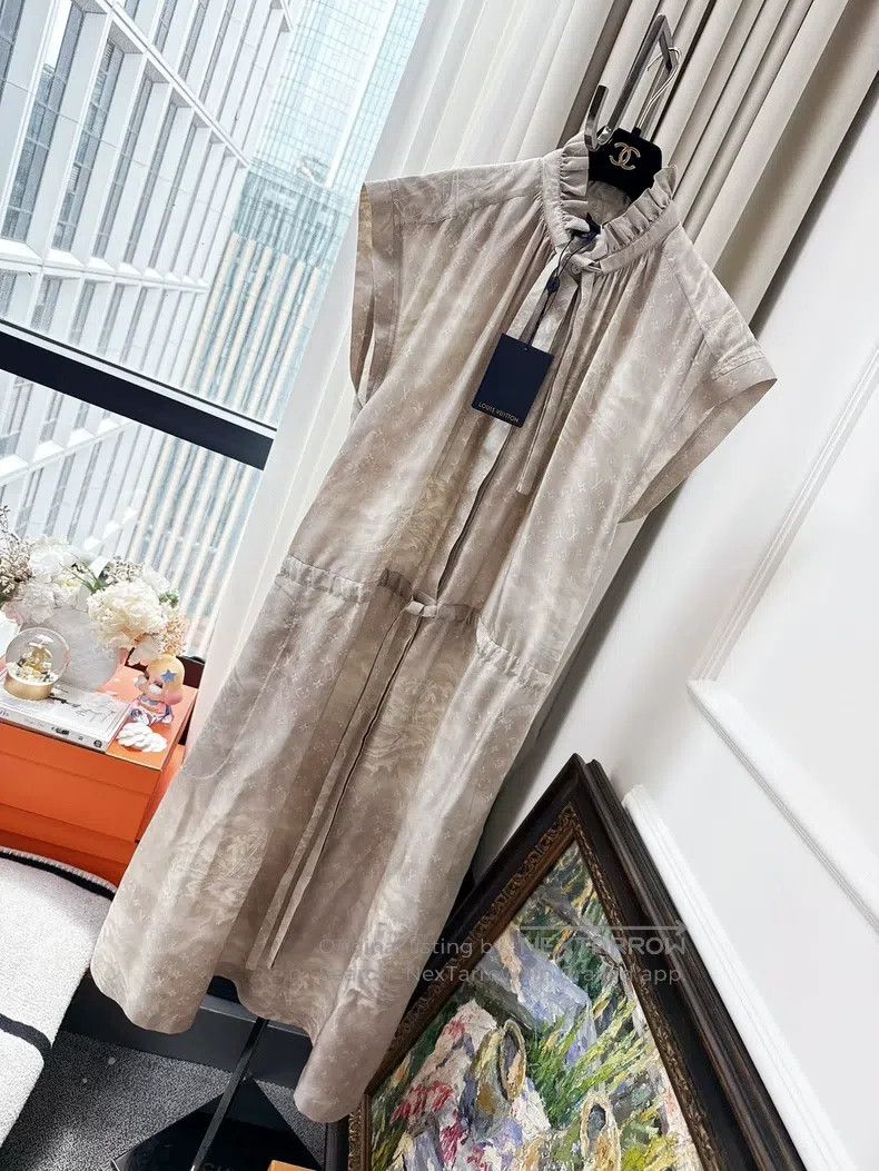 Louis Vuitton Louis Vuitton Beige khaki full presbyopic logo palm leaf s Size XS / US 0-2 / IT 36-38 - 1 Thumbnail