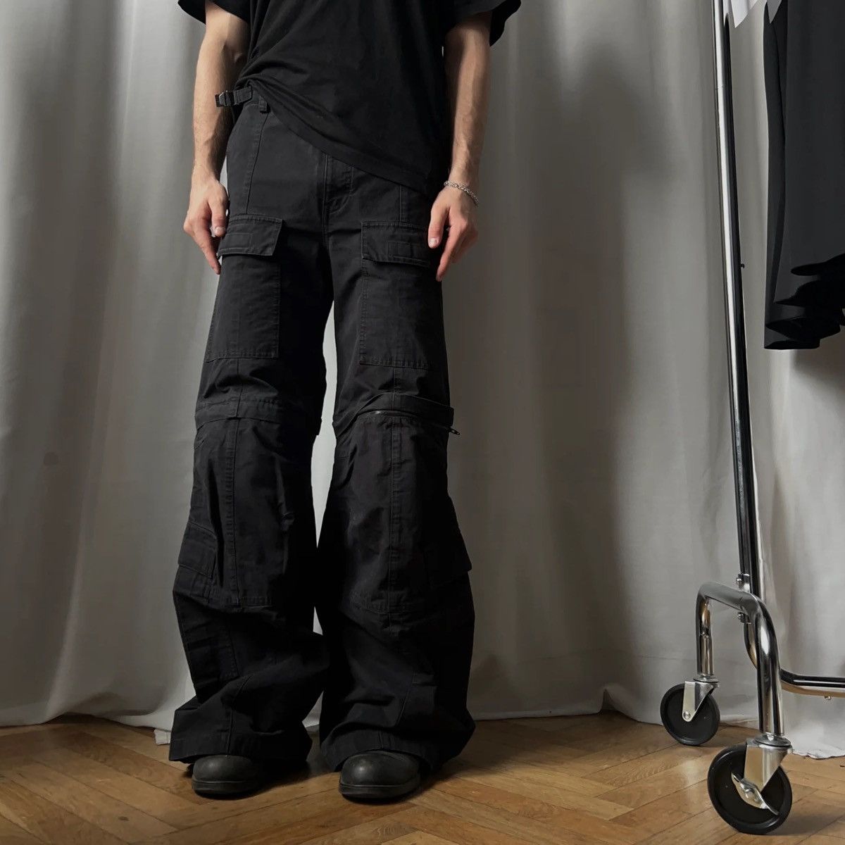 Balenciaga [M] 2190$ Winter23 Runway flared cargo pants Size US 34 / EU 50 - 4 Thumbnail