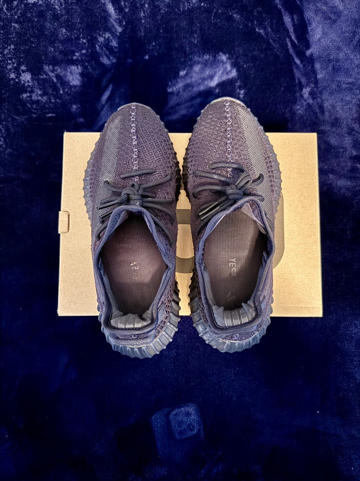 Adidas × Yeezy Yeezy 350s V2 Onyx Size US 10.5 / EU 43-44 - 8 Thumbnail