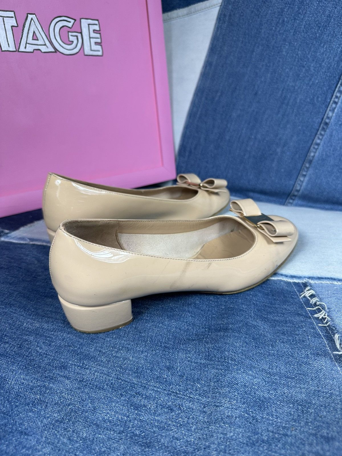 Salvatore Ferragamo Salvatore Ferragamo Vara Pump Heel Bow Beige Patent Leather Size US 6.5 / IT 36.5 - 5 Thumbnail