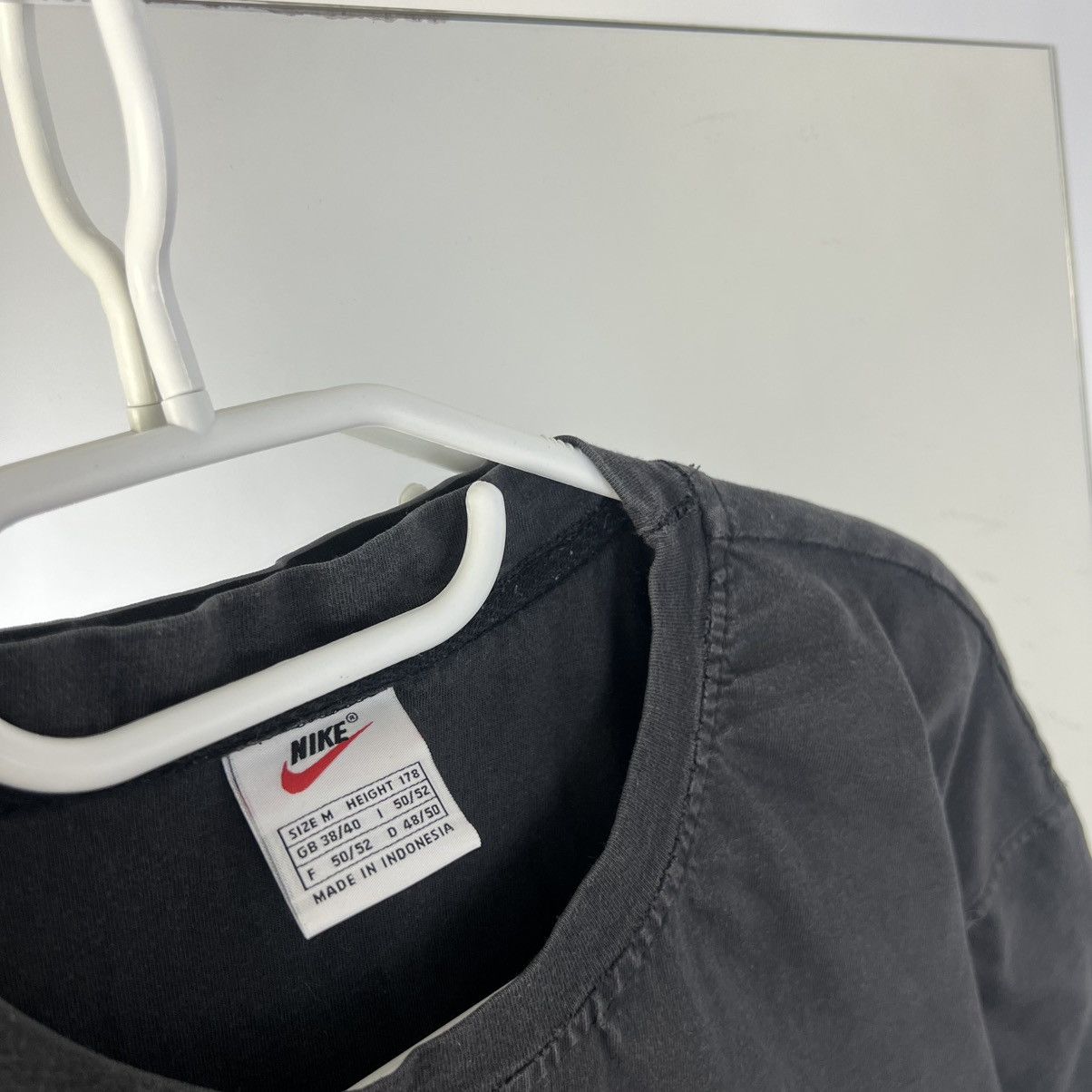 Nike Vintage Y2K Nike Big Logo Distressed Style T-Shirt Size US M / EU 48-50 / 2 - 3 Thumbnail