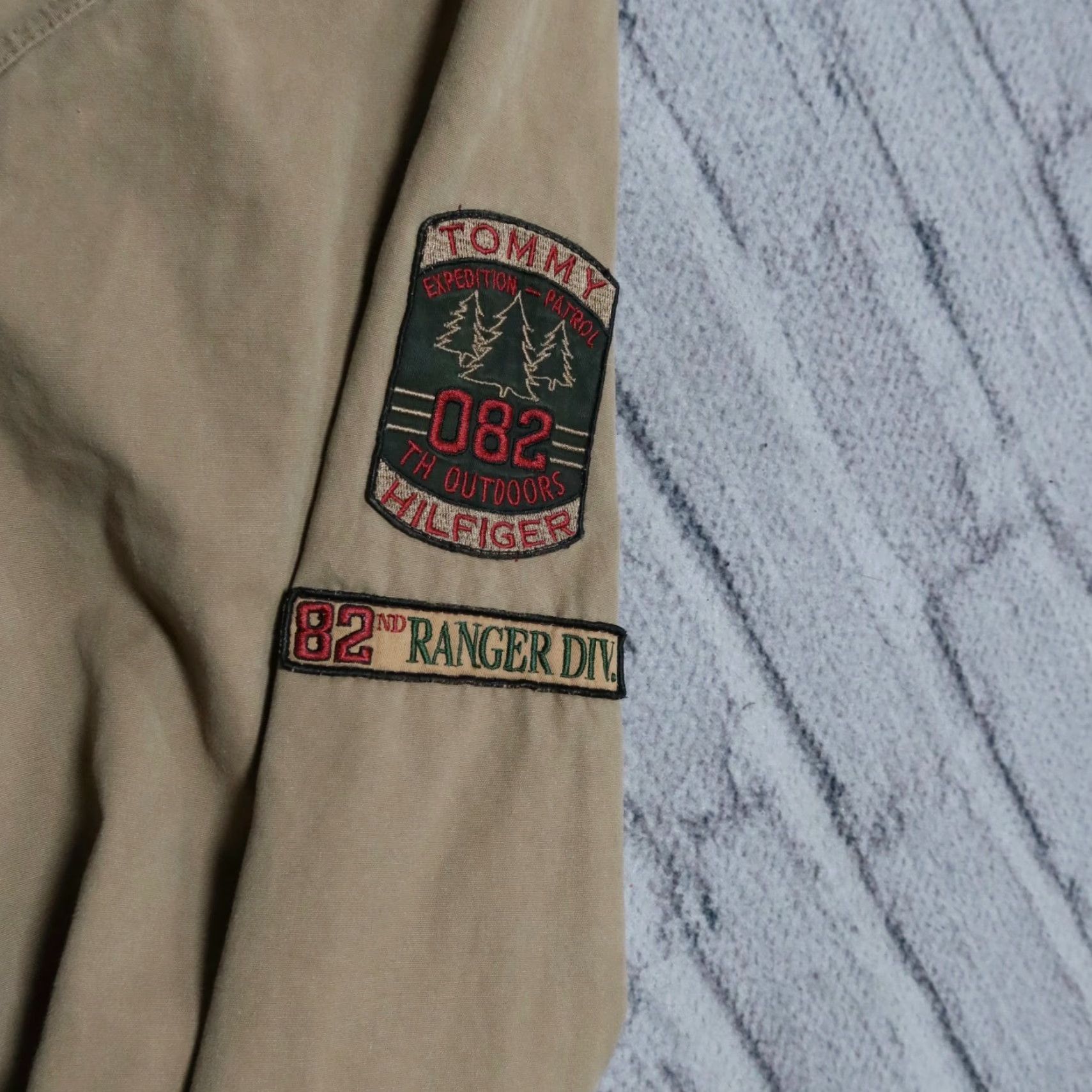 Tommy Hilfiger VINTAGE Tommy Hilfiger Outdoors Jacket Mens Large Brown 90s Ranger Division 82nd Hunting Size US L / EU 52-54 / 3 - 5 Thumbnail