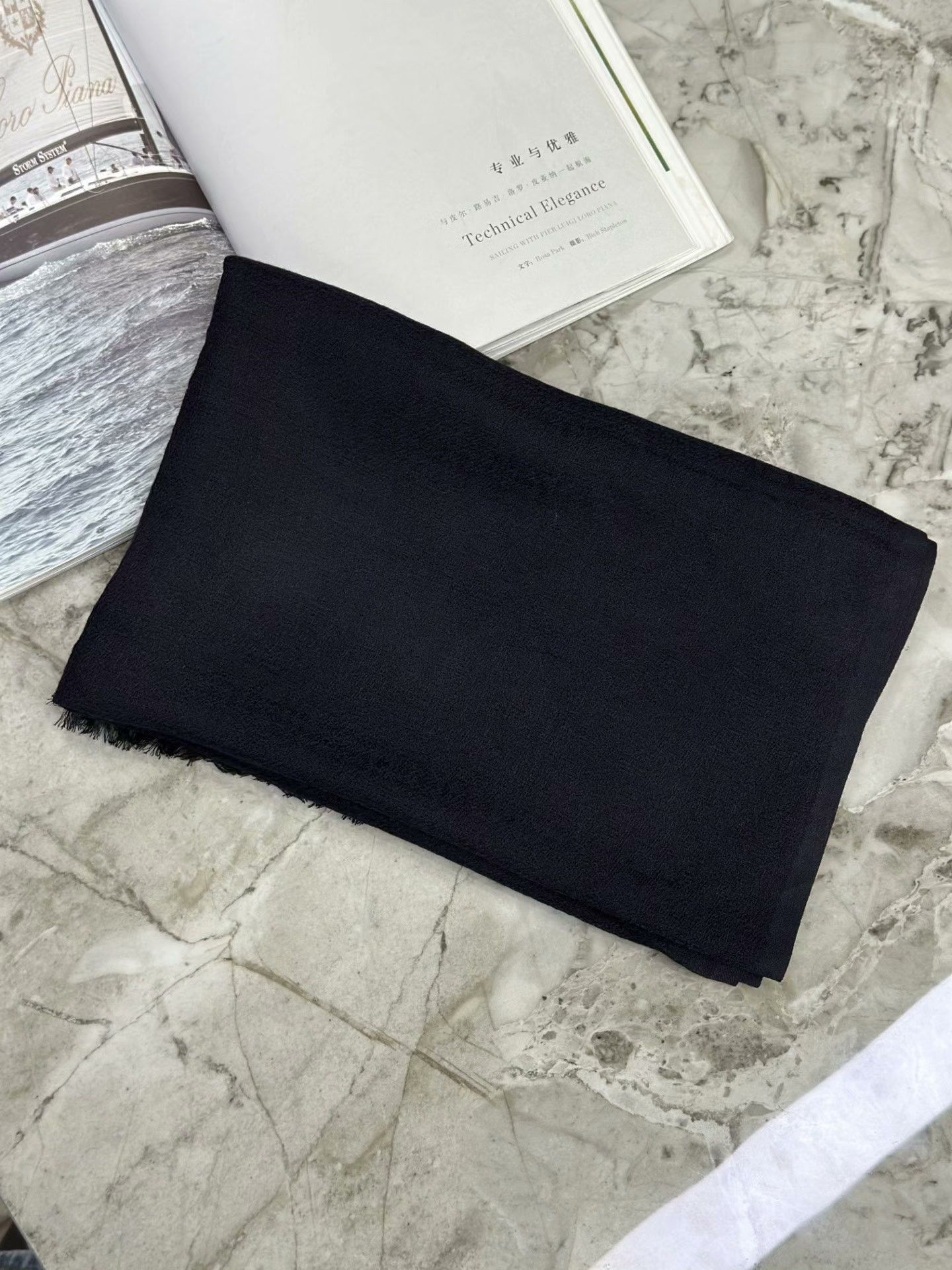 Fendi Fendi Navy Wool Scarf Size ONE SIZE - 1 Thumbnail