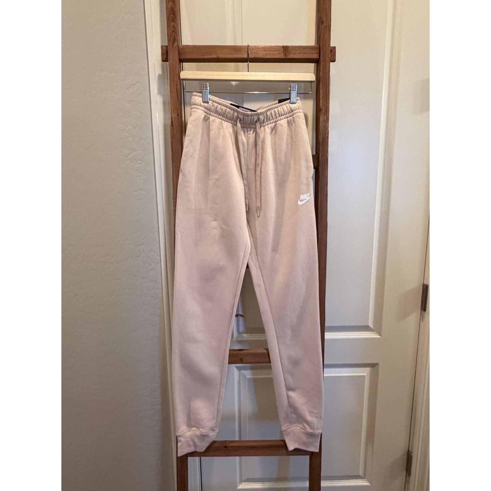 Nike Nike- Standard Fit- Tan Jogger Sweatpants- Women's XS Size 25" / US 0 / IT 36 - 1 Thumbnail