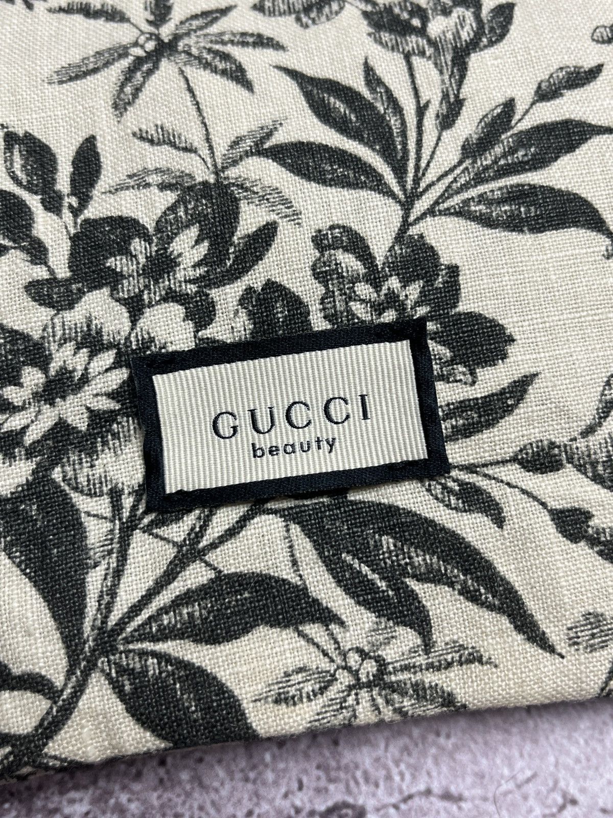Gucci Linen Gucci Beauty Cosmetic Bag Size ONE SIZE - 3 Thumbnail