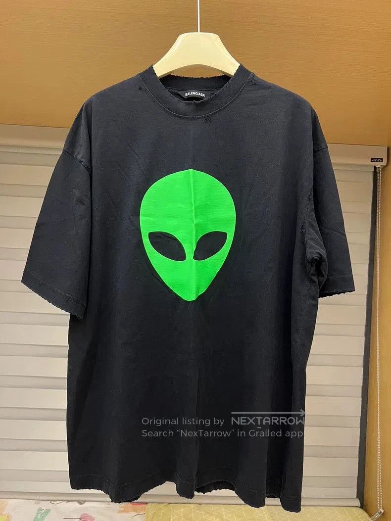 Balenciaga Balenciaga Alien Graphic T-Shirt S. Size US S / EU 44-46 / 1 - 1 Thumbnail