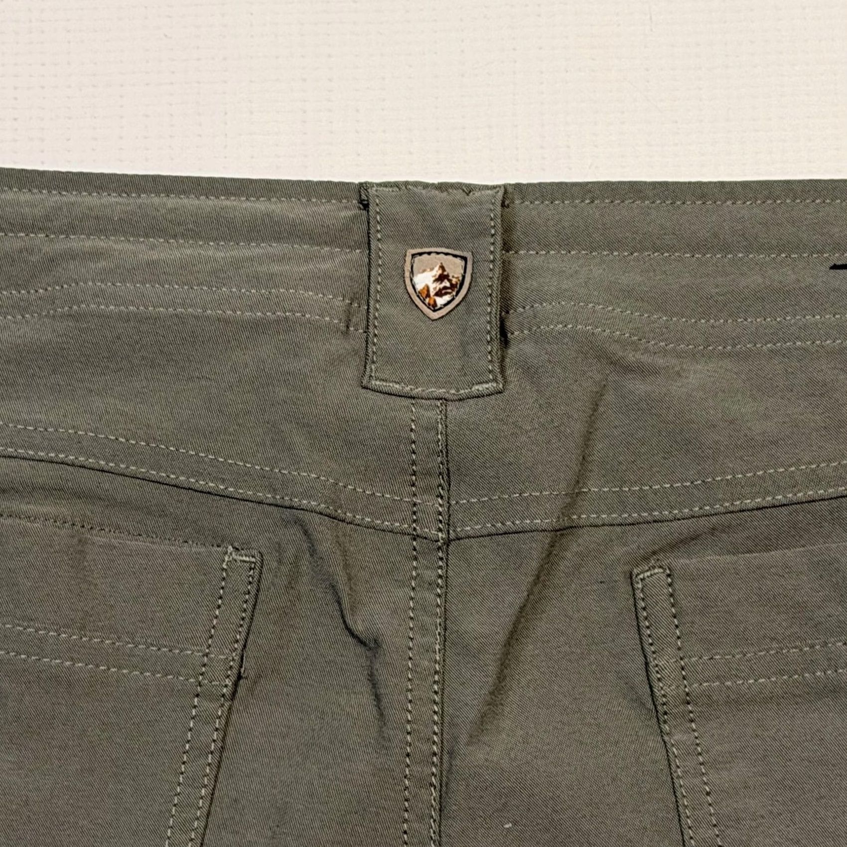 Vintage Kuhl Shorts Womens 14 Gray Zip Pocket Hiking Microfiber Lightweight 6355 Size 36" / US 14 / IT 50 - 3 Thumbnail