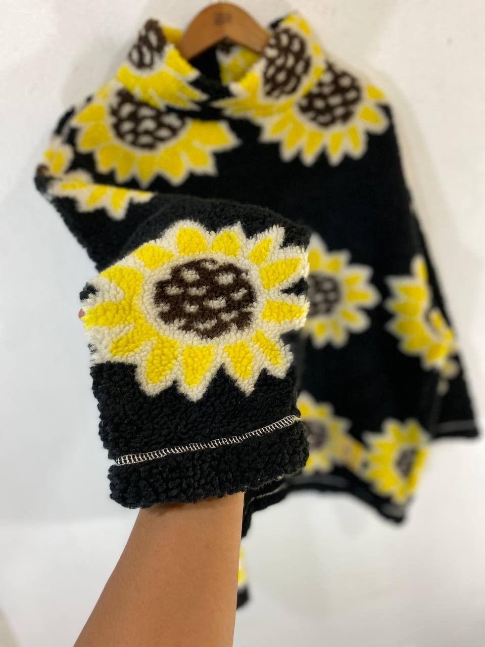 Ellesse vintage ellesse sunflower fleece sweater very nice design Size US M / EU 48-50 / 2 - 4 Thumbnail