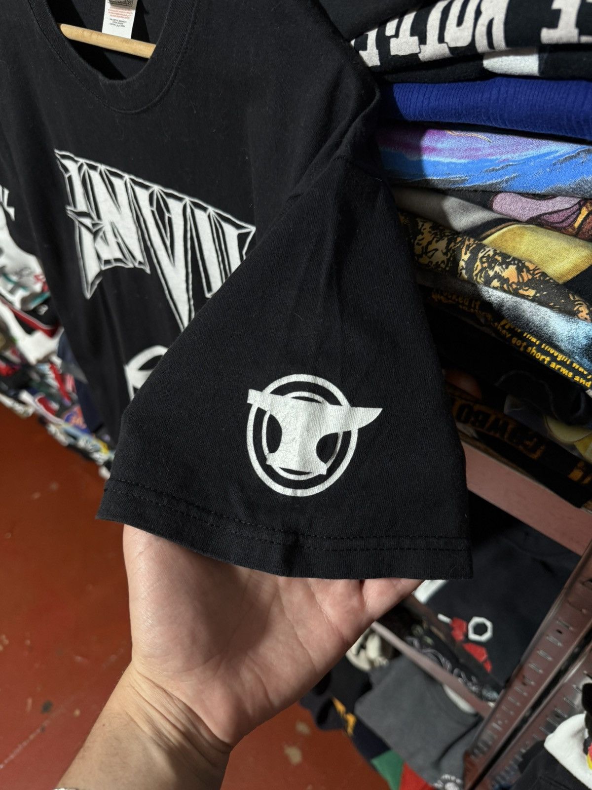 Band Tees Vintage Anvil Pounding Metal Rock 2016 Band T-Shirt Y2K Hype Size US XL / EU 56 / 4 - 6 Thumbnail