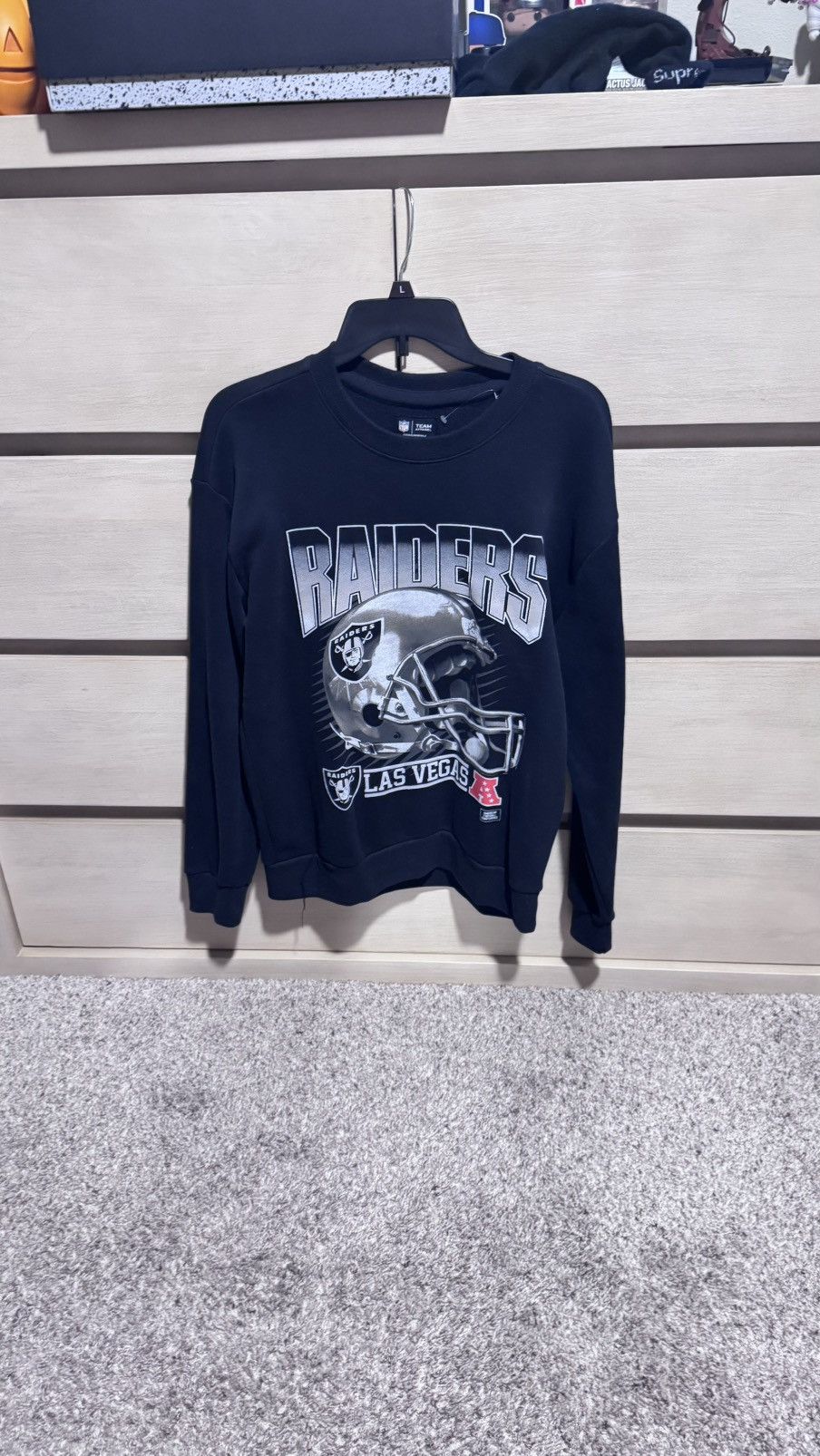 NFL RAIDERS CREWNECK SWEATSHIRT Size US S / EU 44-46 / 1 - 1 Thumbnail