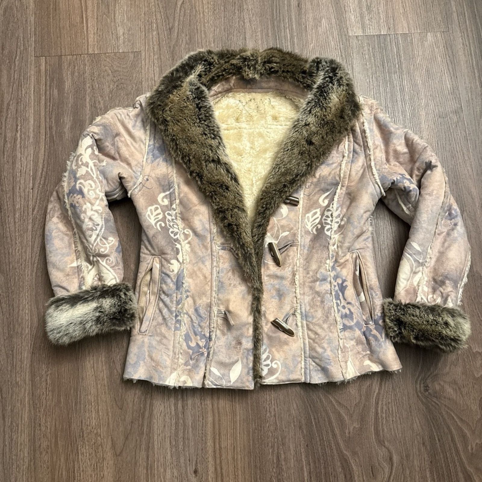 Vintage Women's 6 Skea Painted Faux Shearling Fur Jkt Coat USA Made Size M / US 6-8 / IT 42-44 - 1 Thumbnail