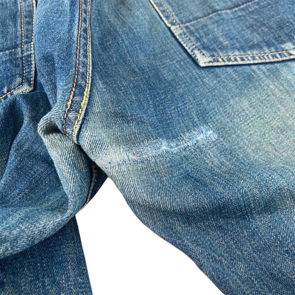 Evisu DISTRESSED EVISU SELVEDGE BUCKLE BACK JEANS Size US 37 - 14 Thumbnail