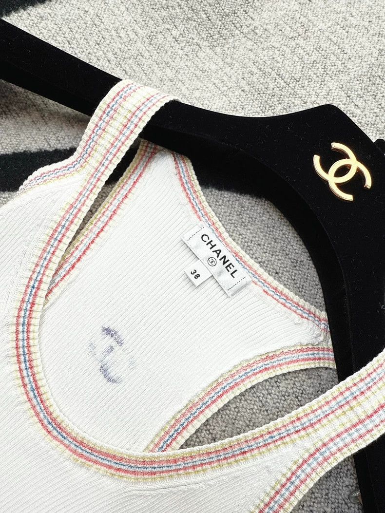 Chanel Chanel 21C White Butterfly Camellia Logo Pattern Knitted V Size XS / US 0-2 / IT 36-38 - 4 Thumbnail