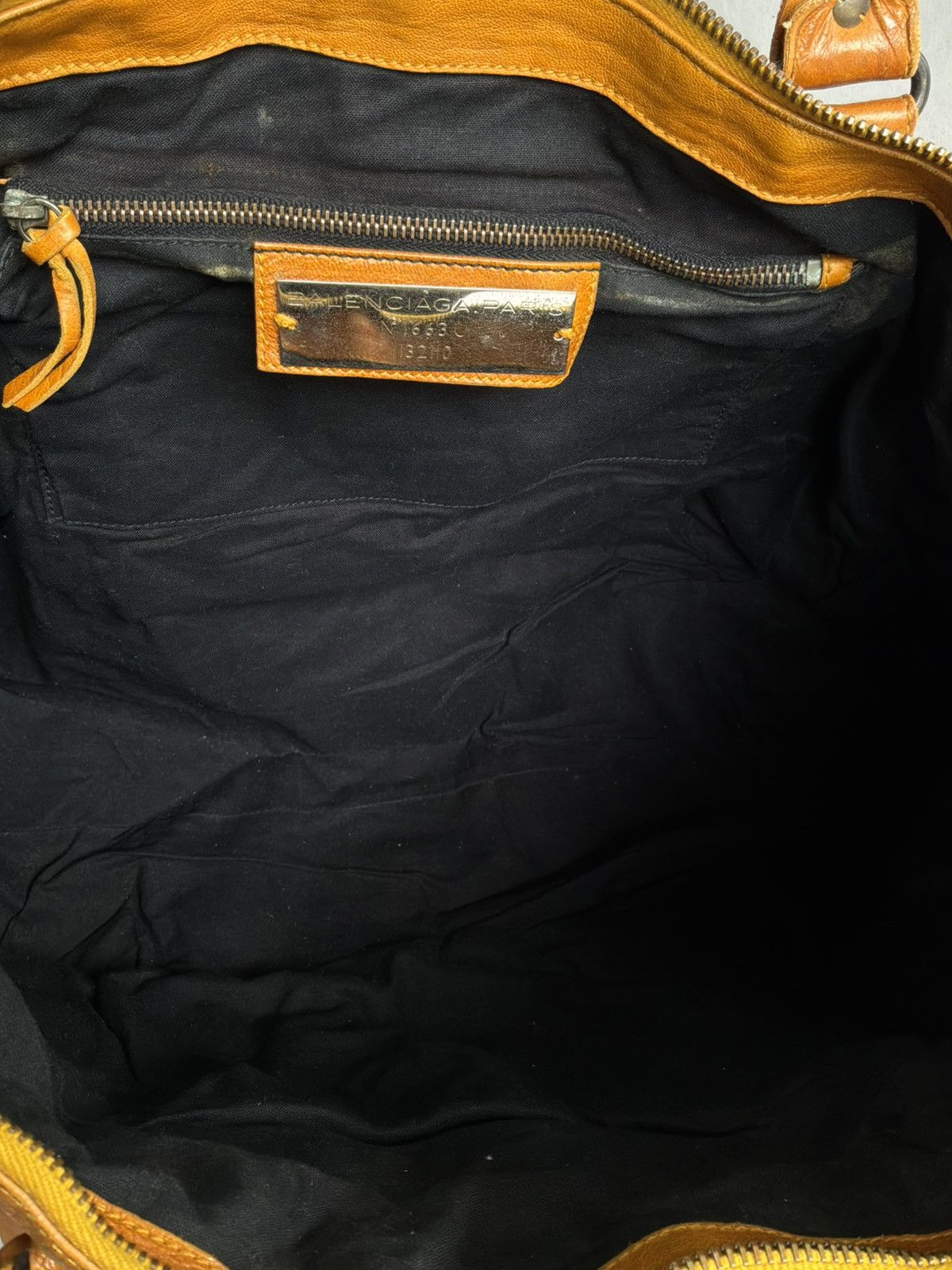 Balenciaga Balenciaga - Weekender - Lambskin Leather Bag Size ONE SIZE - 18 Thumbnail