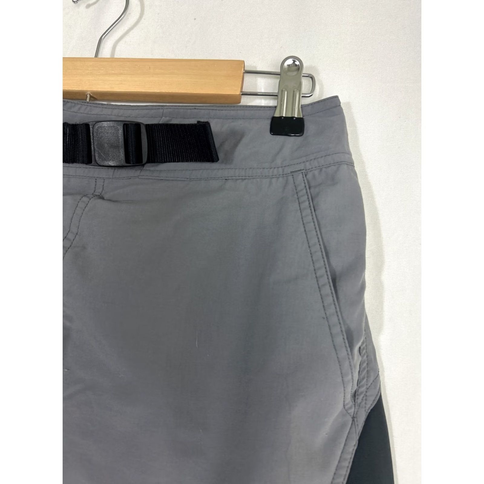 Mountain Hardwear Mountain Hard Wear Shorts Hiking Womens 8 Gray Belted Hook & Loop 4-Pocket Lightweight Quick Dry Utility Outdoor 90s Size 30" / US 8 / IT 44 - 4 Thumbnail