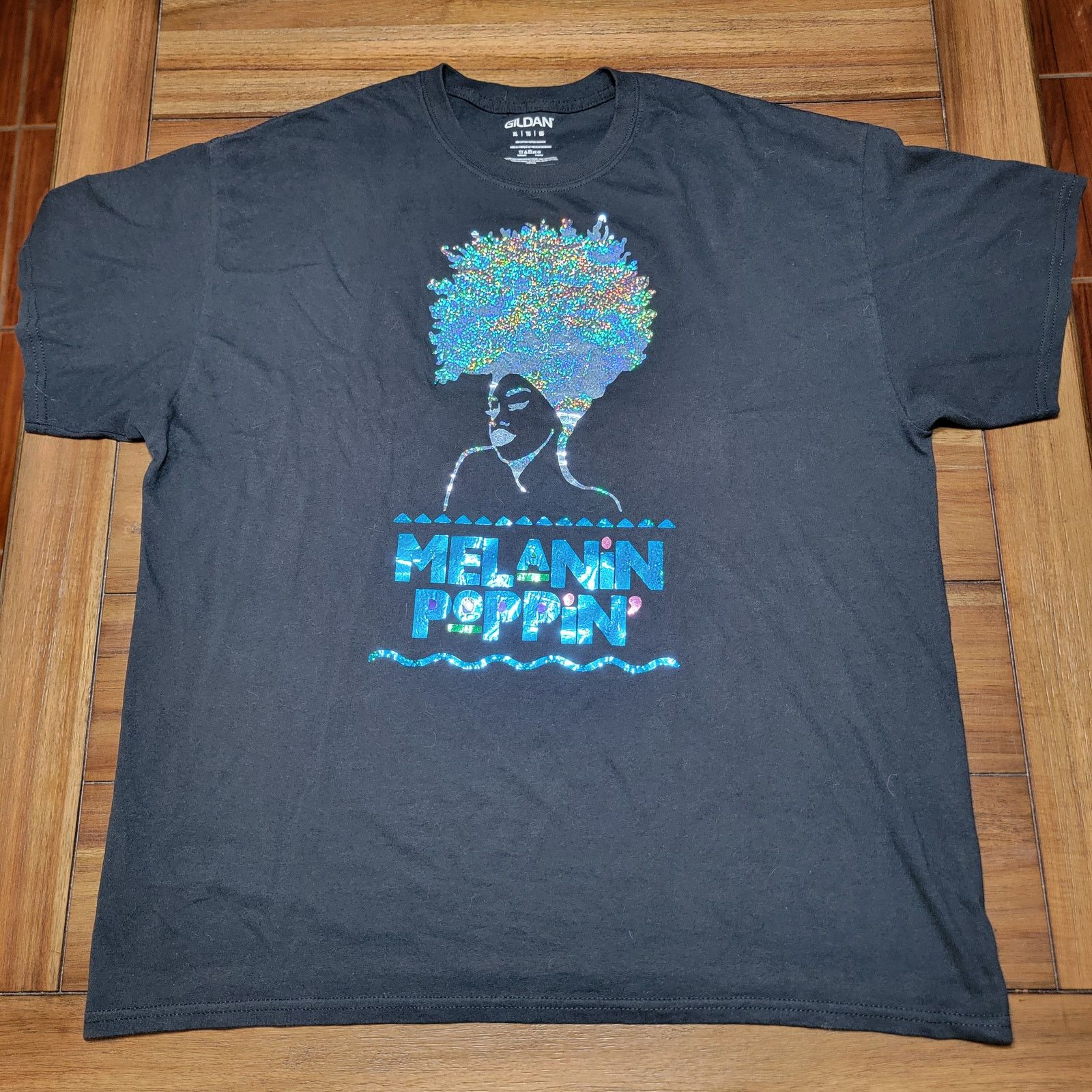 Gildan Melanin Poppin' Sparkly Graphic Black Tee (Gildan) - Size XL Size XL / US 12-14 / IT 48-50 - 1 Thumbnail