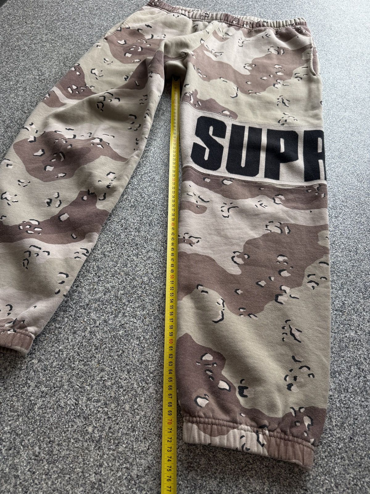 Supreme Supreme Rib Sweatpant Chocolate Chip Camo FW20 size Medium Size 40L - 14 Thumbnail