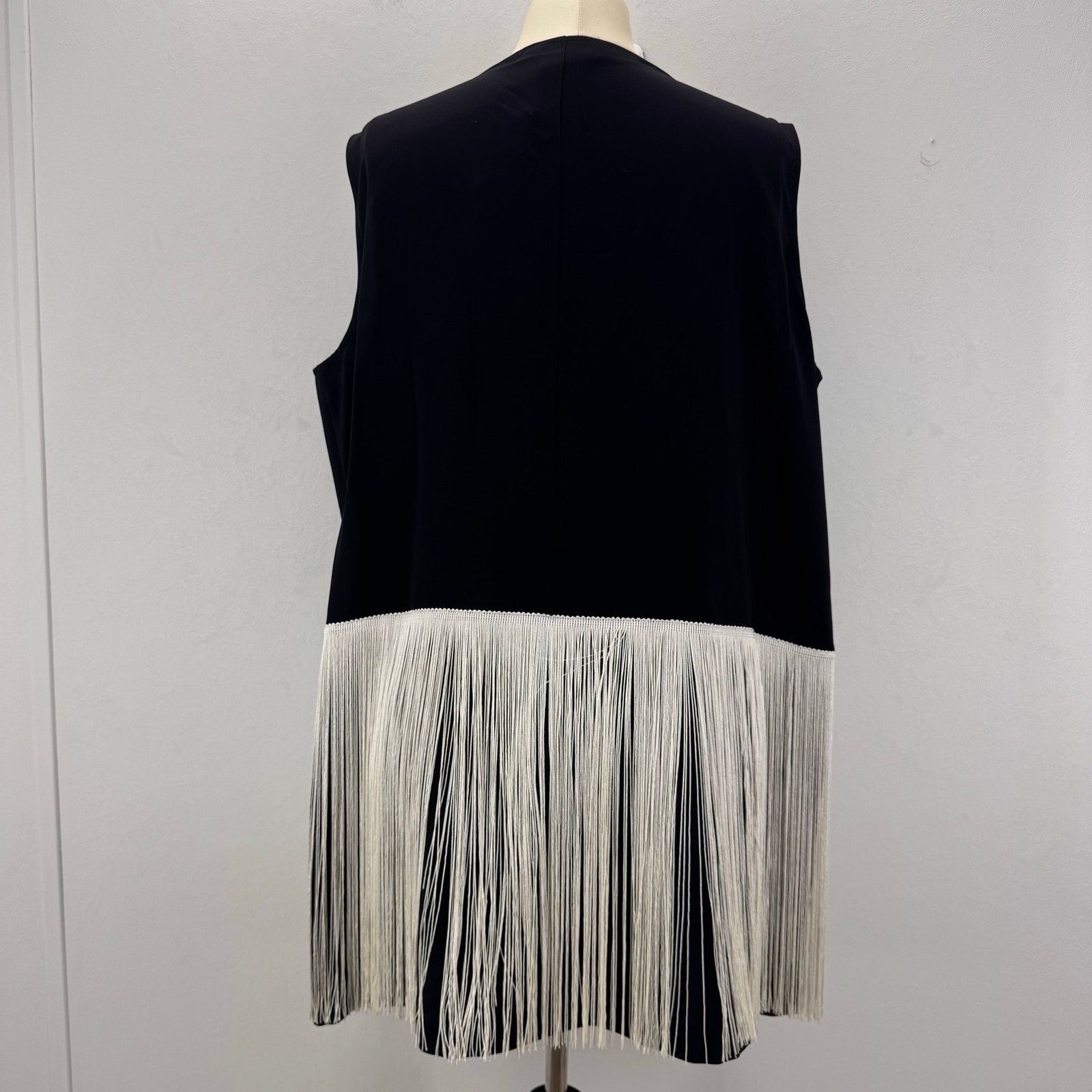 Marina Rinaldi Marina Rinaldi Basilare Fringe Black White Top sz US 18 Size XXL / US 16-18 / IT 52-54 - 5 Thumbnail