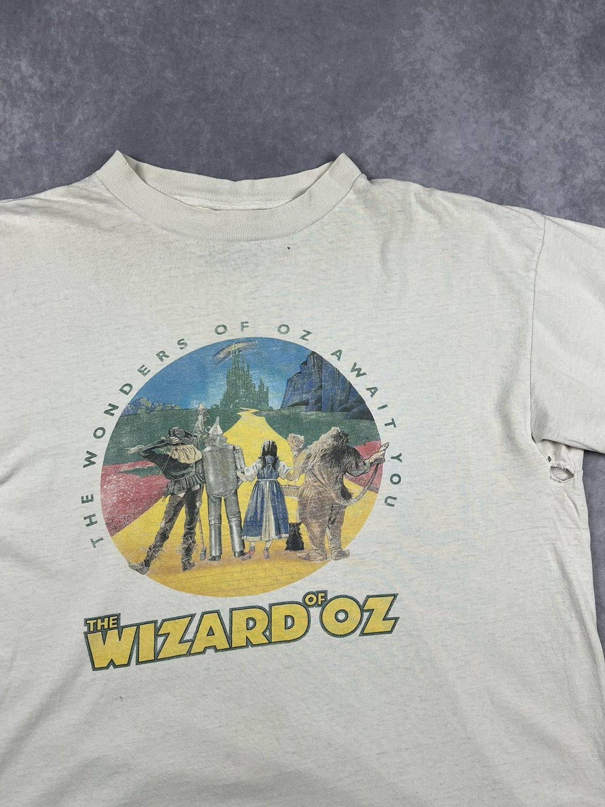 Vintage Vintage 90s The Wizard Of Oz Distressed T-Shirt XL Size Size US XL / EU 56 / 4 - 2 Thumbnail