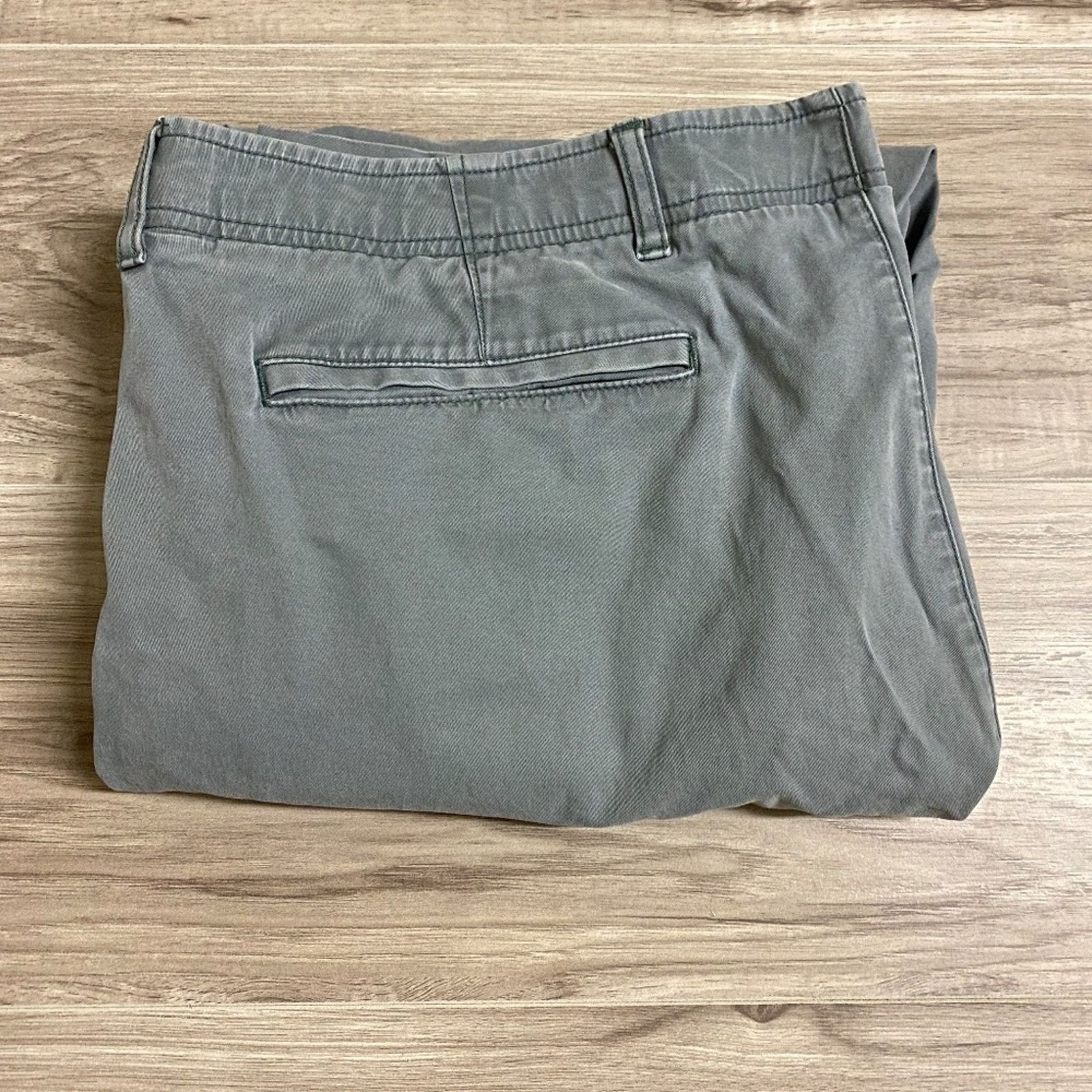 L.L. Bean L.L. Bean Men's Commuter Straight Stretch Chino - 42x32 Size US 42 / EU 58 - 12 Thumbnail
