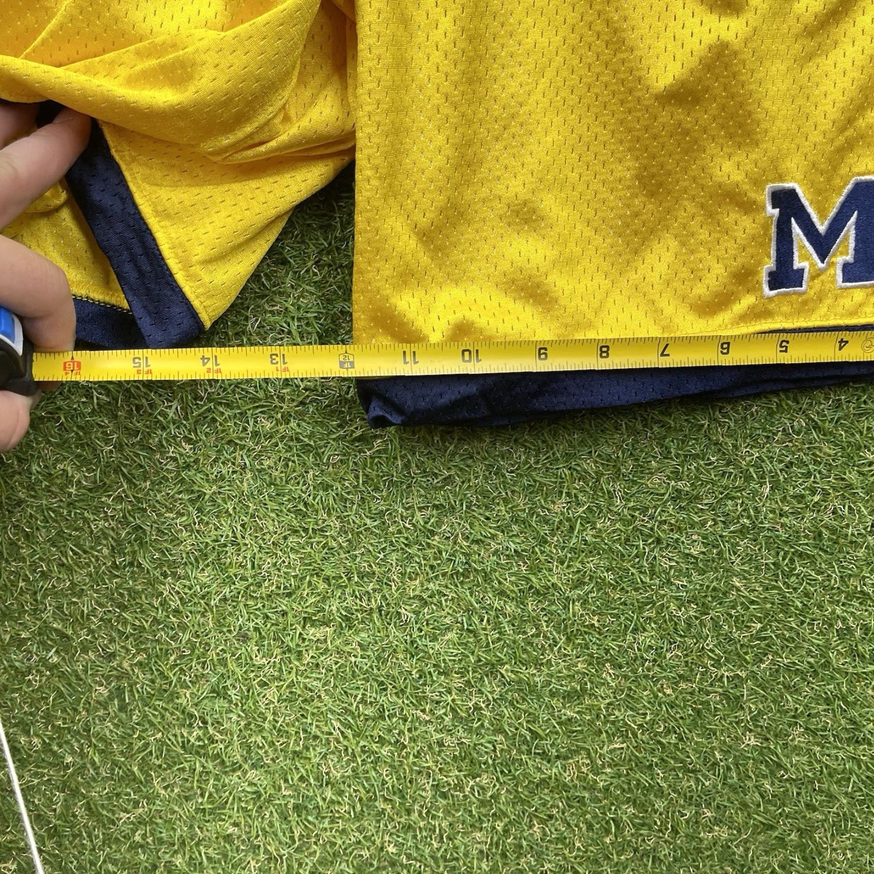 Adidas VINTAGE adidas Michigan Wolverines Shorts Mens L Yellow Jersey Logo Embroidered Team Issued Y2K Casual Sports University USA Basketball Baggy Pro Cut Size US 33 - 3 Thumbnail