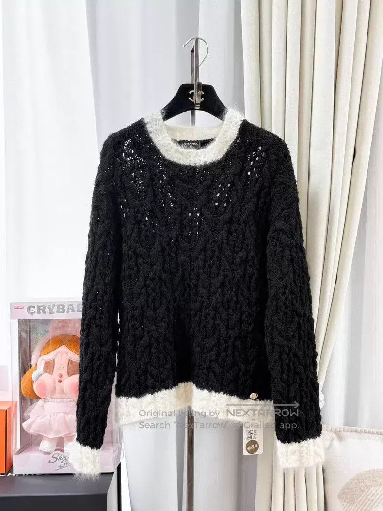 Chanel Chanel Hollow-in-sleeved plush sweater Size XXS / US 00 / IT 34 - 1 Thumbnail