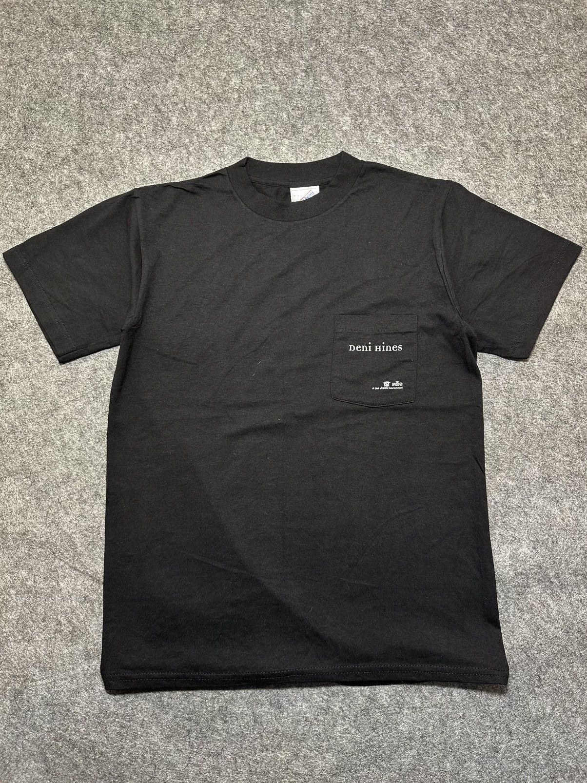 Vintage Vintage 90s black crewneck T-shirt a front pocket. Size US M / EU 48-50 / 2 - 1 Thumbnail