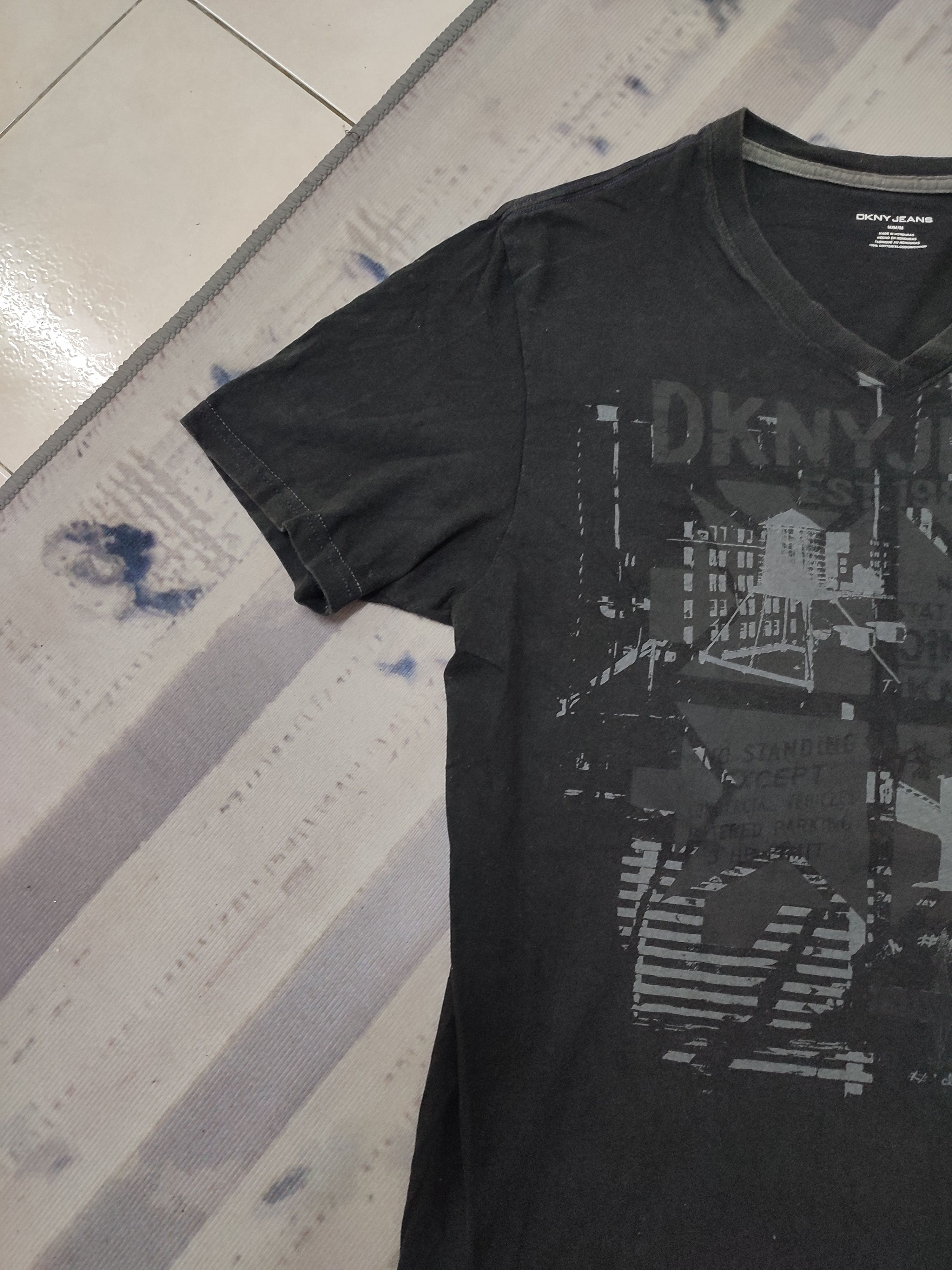 Affliction × DKNY × Vintage CRAZY VINTAGE Y2K DKNY V NECK TEE RARE Size US M / EU 48-50 / 2 - 3 Thumbnail