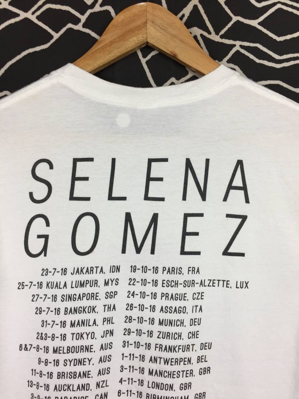 Band Tees Selena Gomez 2016 Revival Tour Concert Tee Size US M / EU 48-50 / 2 - 7 Thumbnail