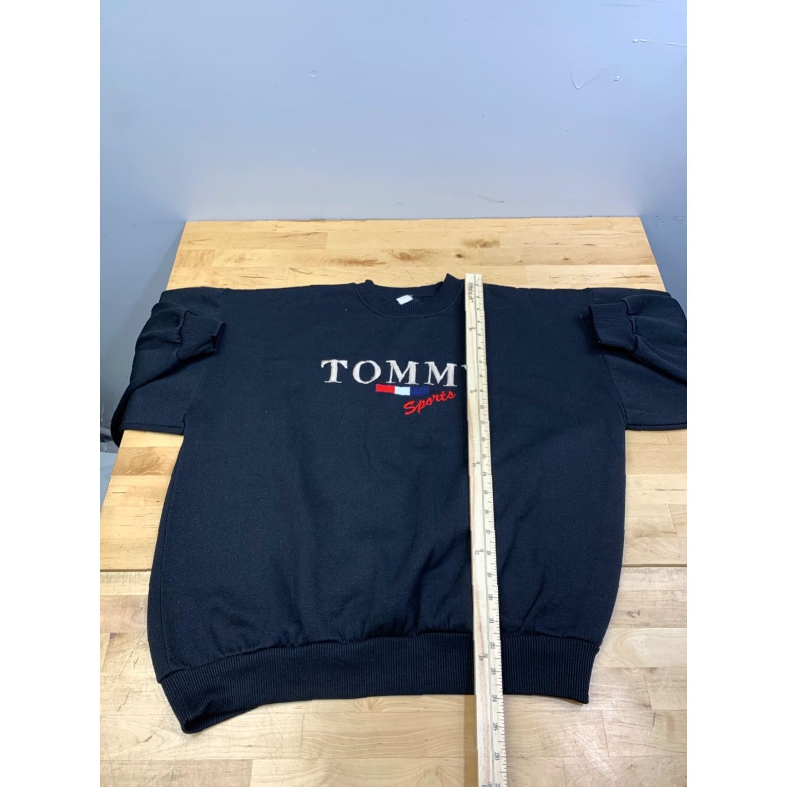 Tommy Hilfiger VINTAGE Tommy Hilfiger Sweatshirt Mens L Black Embroidered USA 90s Sports Pullover Size US L / EU 52-54 / 3 - 2 Thumbnail