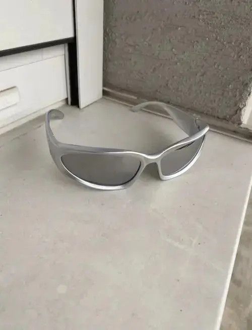 Designer Sunglasses vintage retro silver y2k unisex Size ONE SIZE - 3 Thumbnail